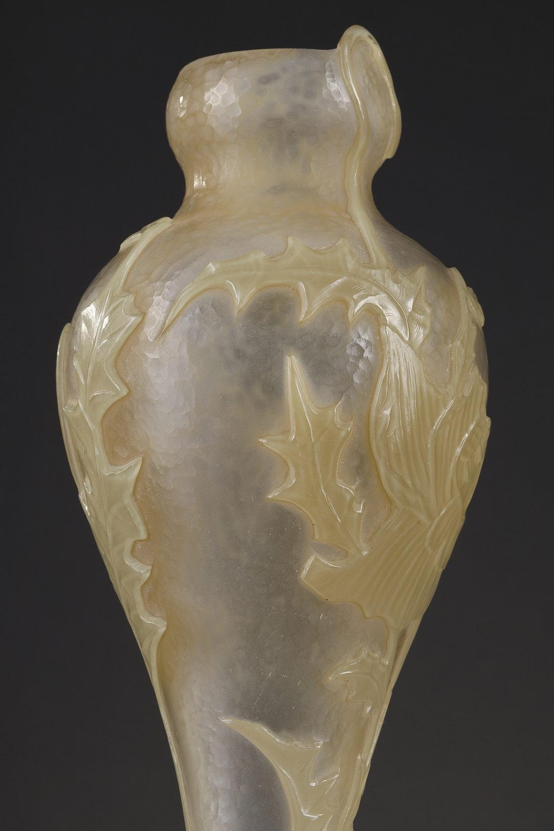 Vaso di boccioli con papaveri in vendita 4