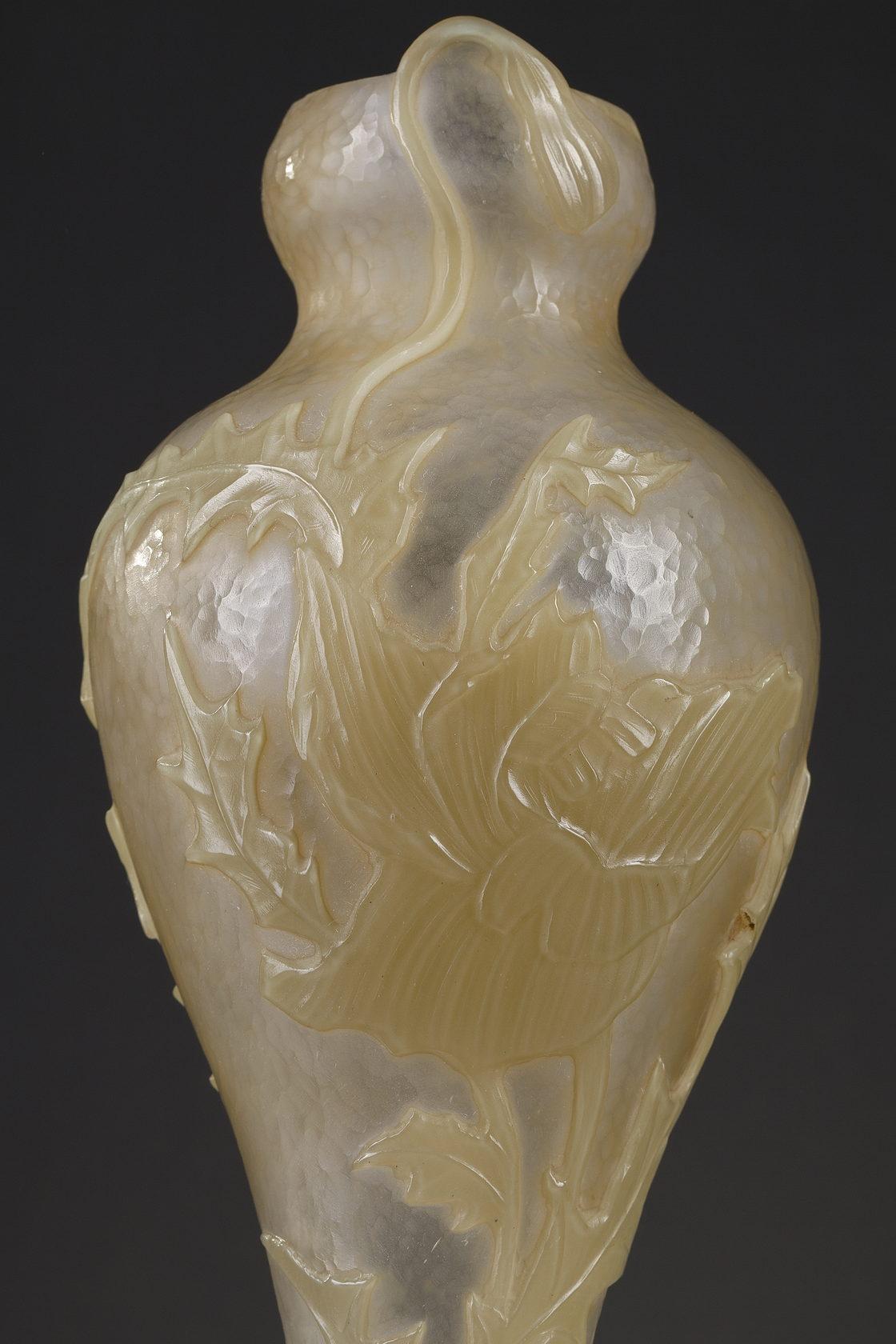 Vaso di boccioli con papaveri in vendita 5