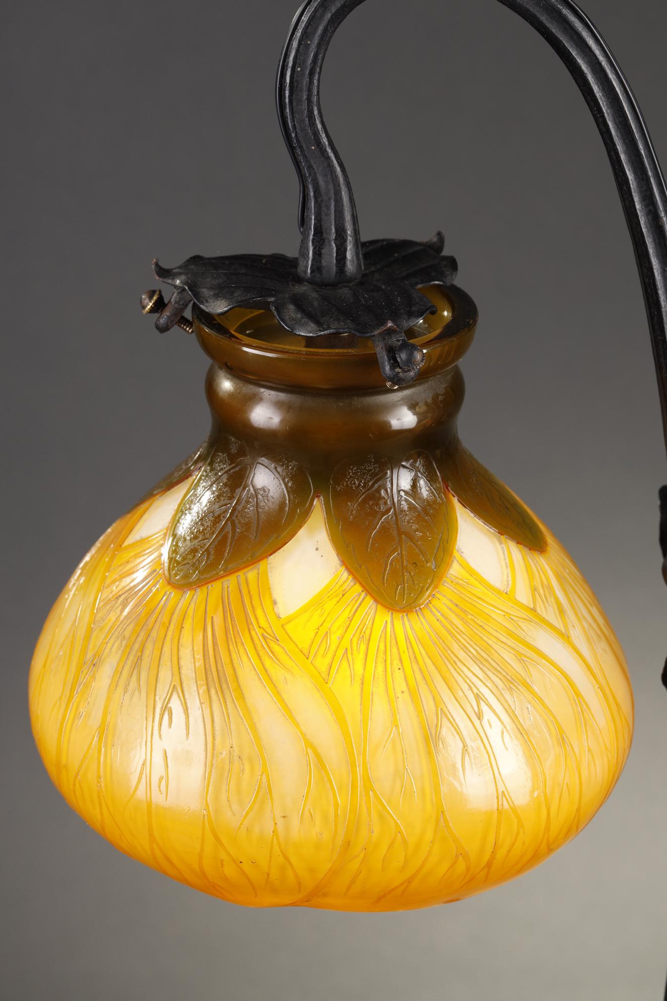 Lamp with velvetleaf flowers For Sale 1