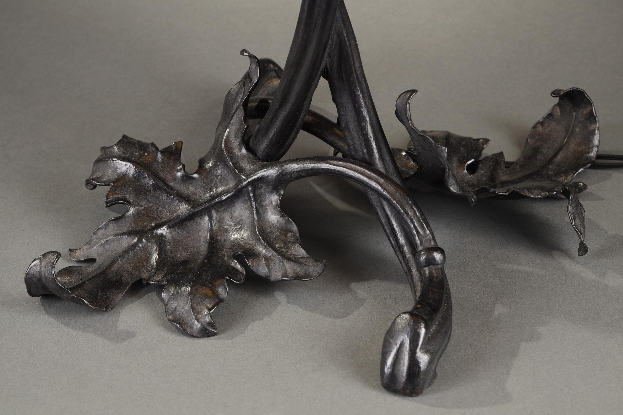 Lamp with velvetleaf flowers For Sale 3