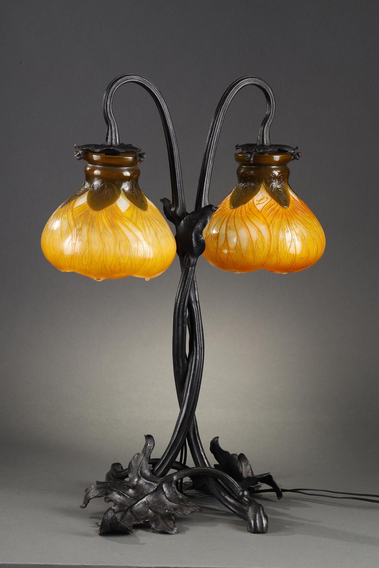 Lamp with velvetleaf flowers For Sale 6