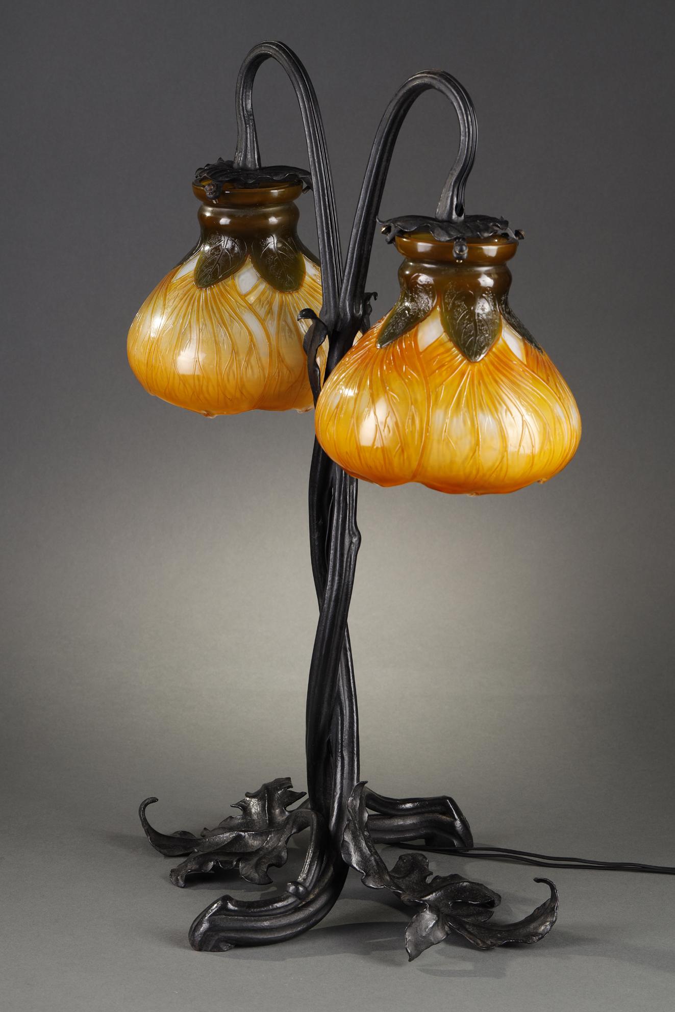 Lamp with velvetleaf flowers For Sale 7