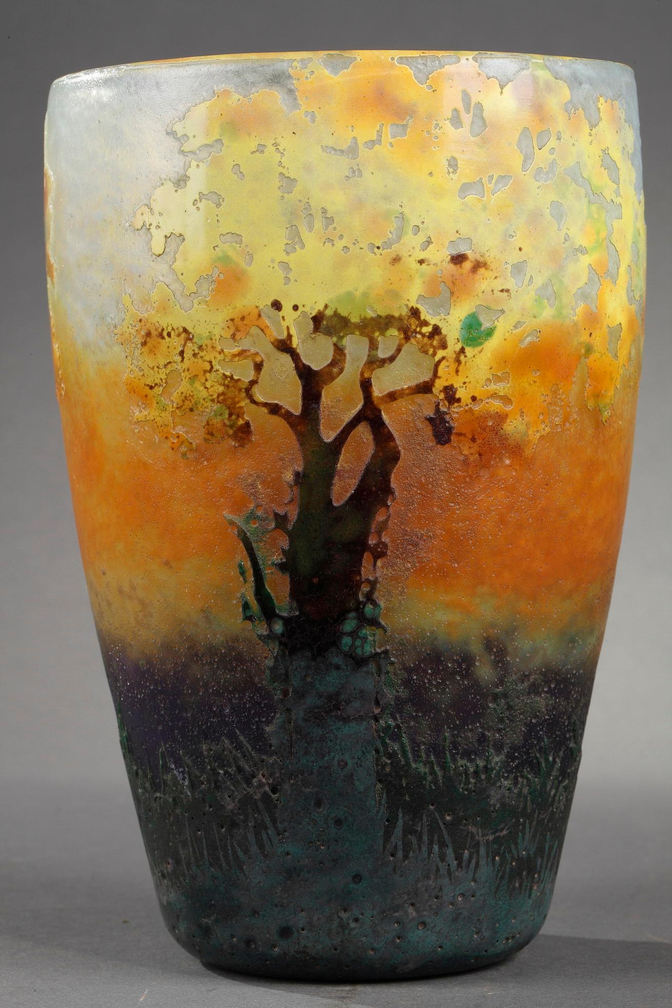 Vaso con betulle in autunno in vendita 1