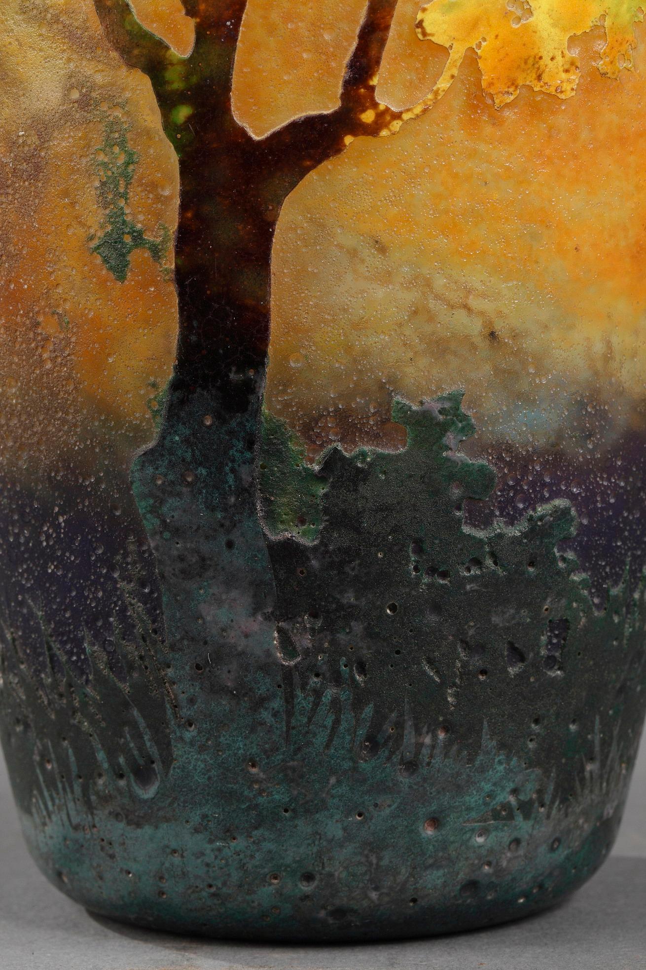 Vaso con betulle in autunno
da Daum
e CLAIN e PERRIER
 
Vaso decorato con betulle in autunno
Vetro soffiato multistrato
Vetro colorato per vetrificazione di polveri
Decoro in riserva inciso all'acido 

Firmato sotto il vaso 