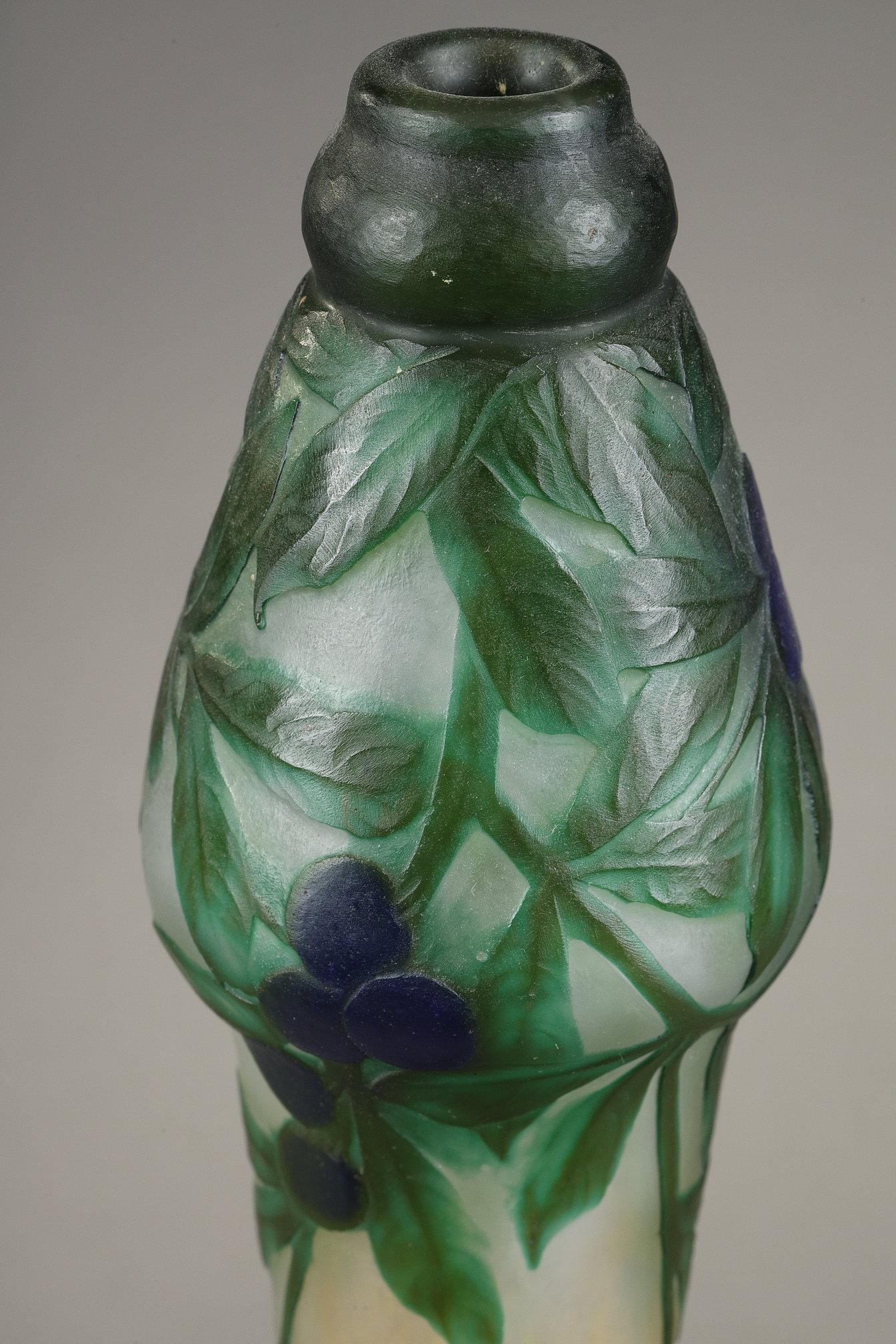 Vase mit Schlehen im Angebot 2