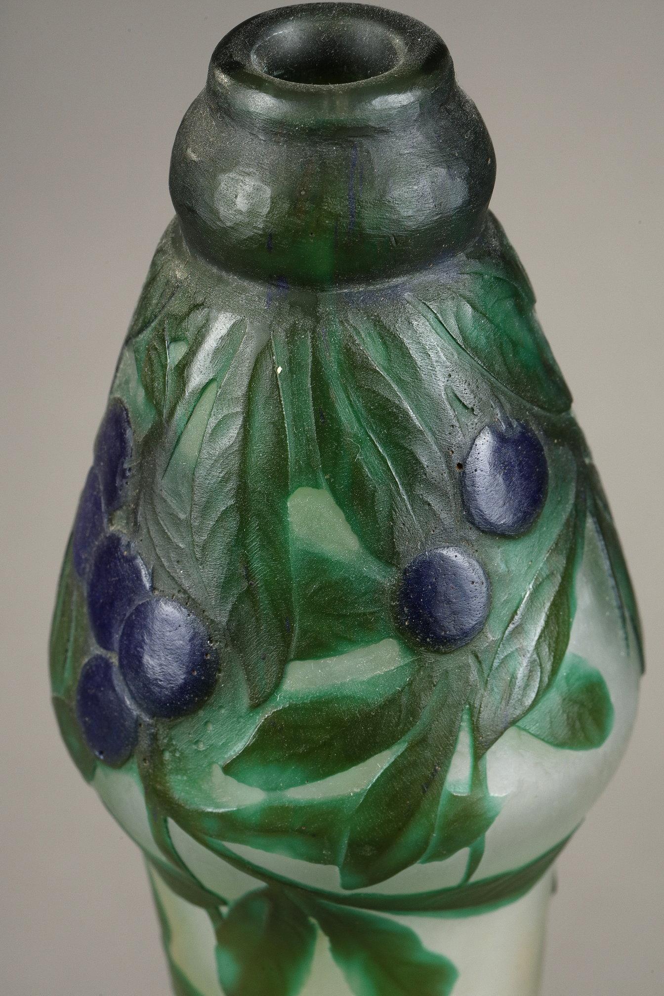 Vase mit Schlehen im Angebot 4