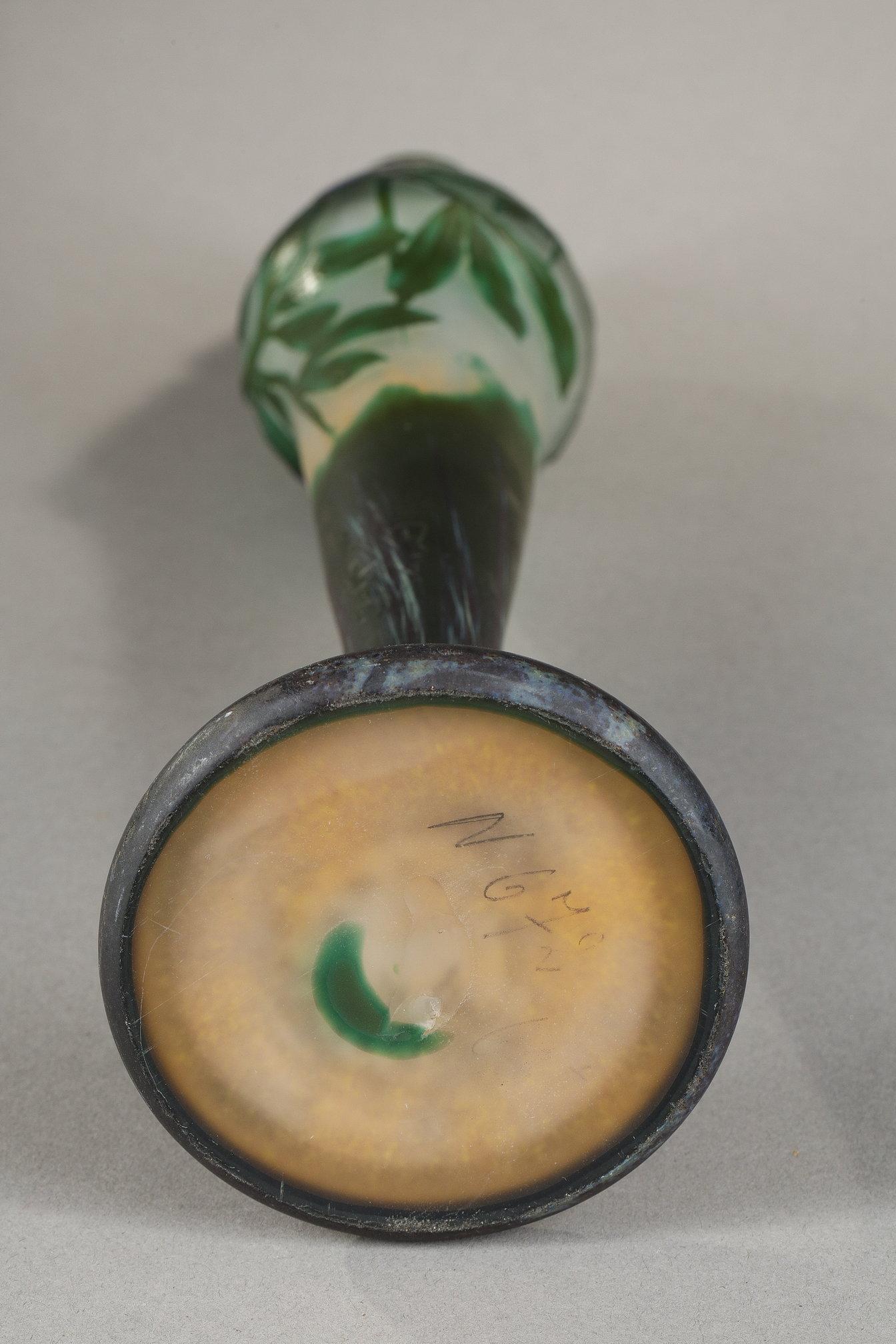 Vase mit Schlehen im Angebot 6