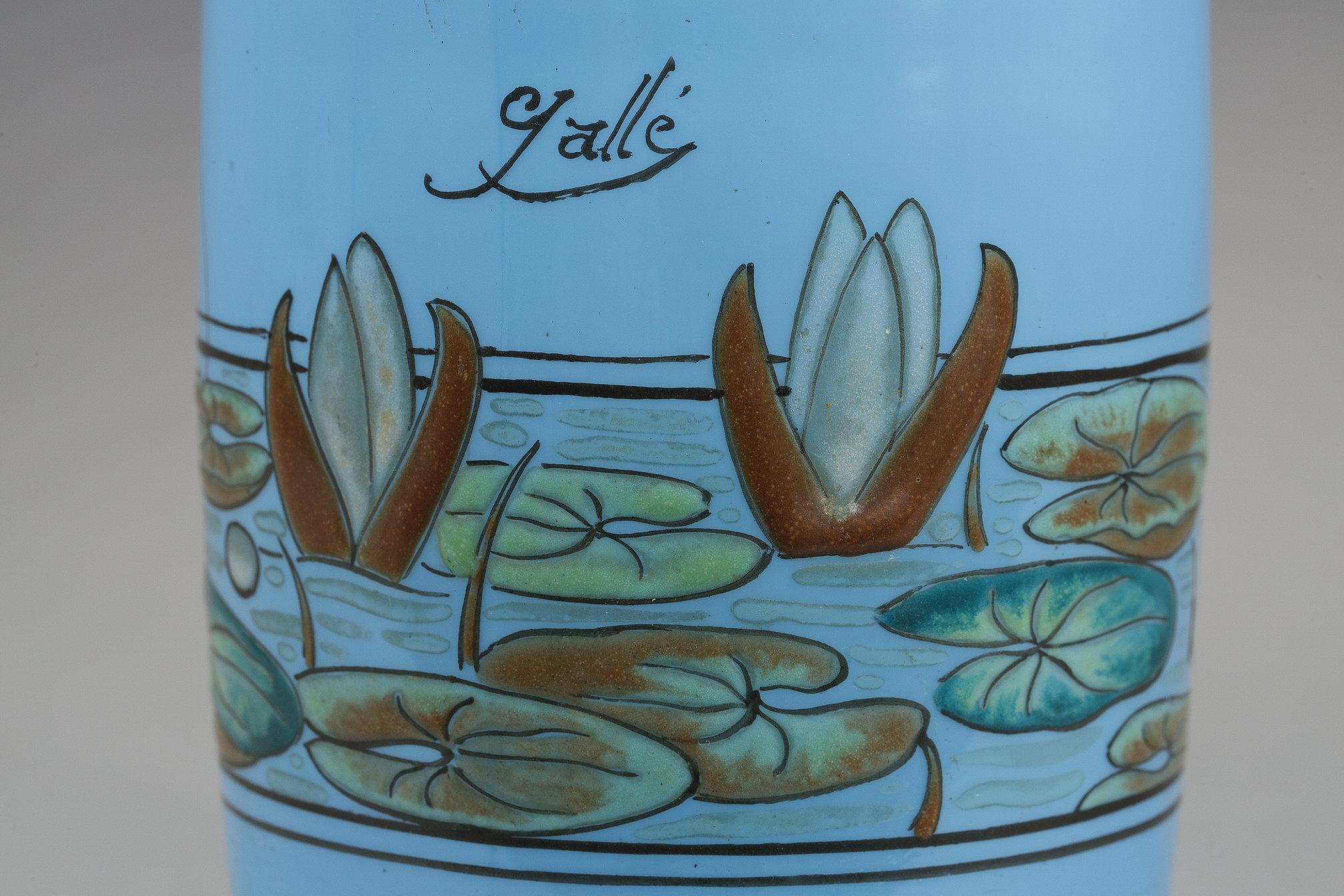 Vase mit Zwerglibelle im Angebot 3