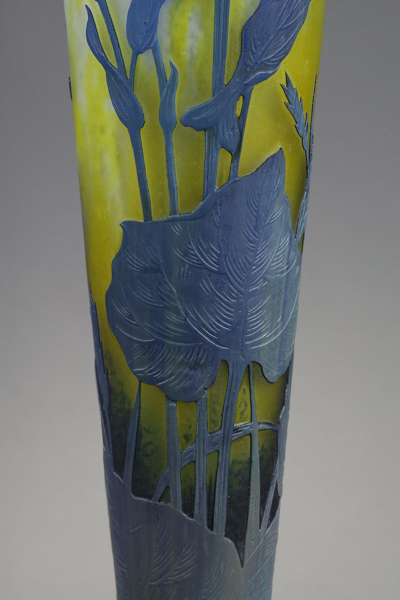Vase with Asters For Sale 2