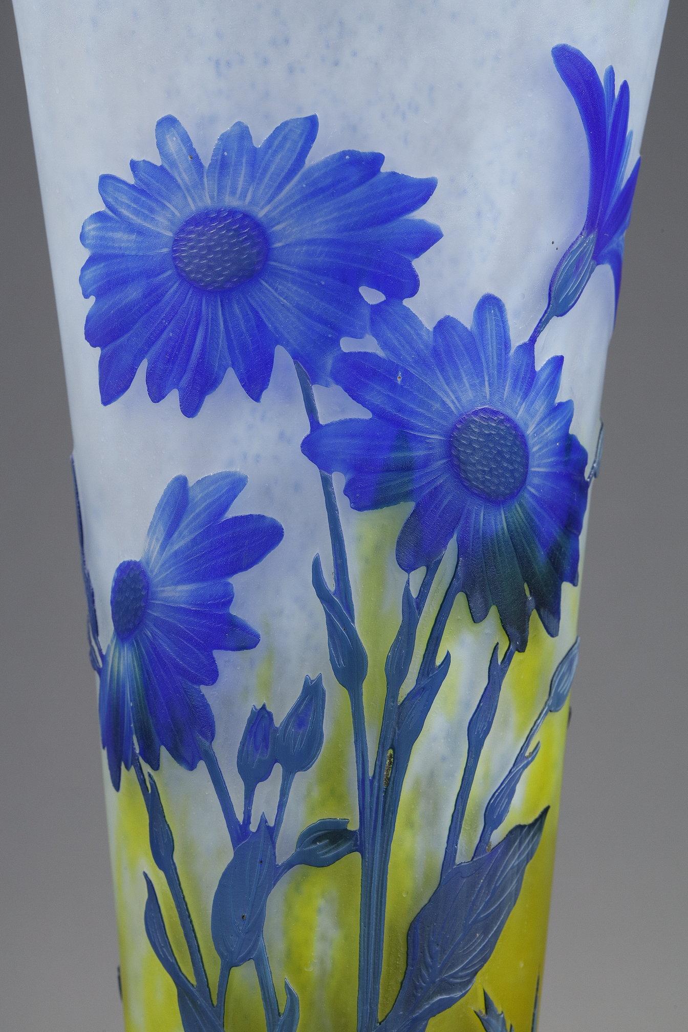 Vase with Asters For Sale 1