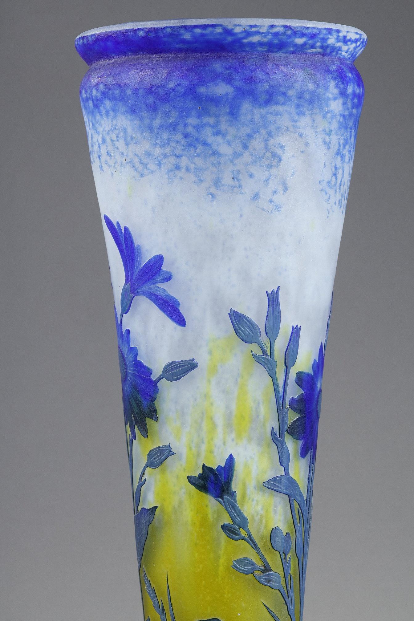 Vase with Asters For Sale 5