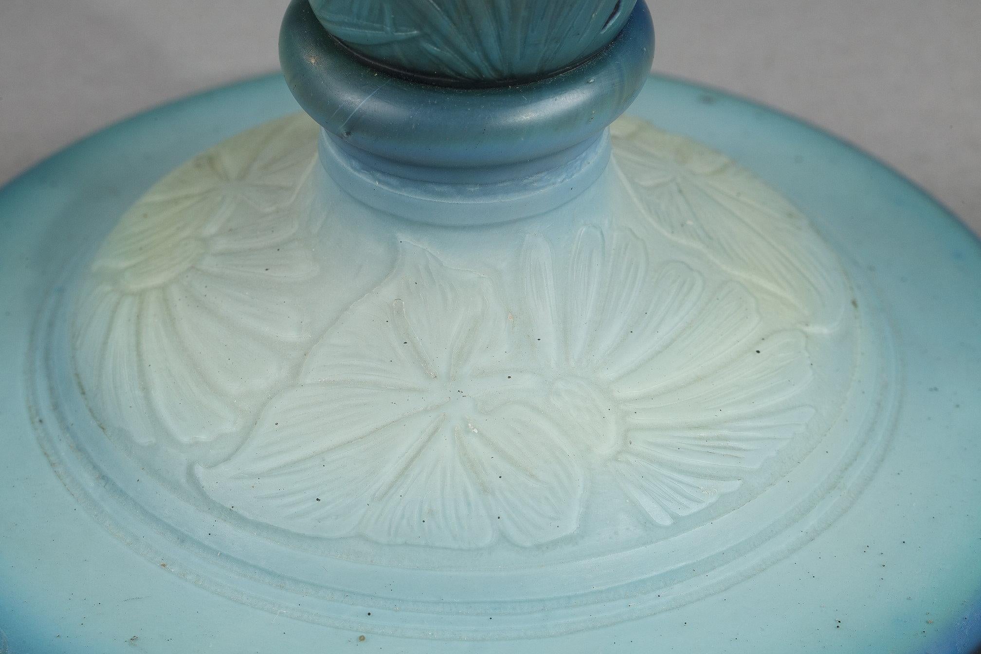 Vase with Asters For Sale 7