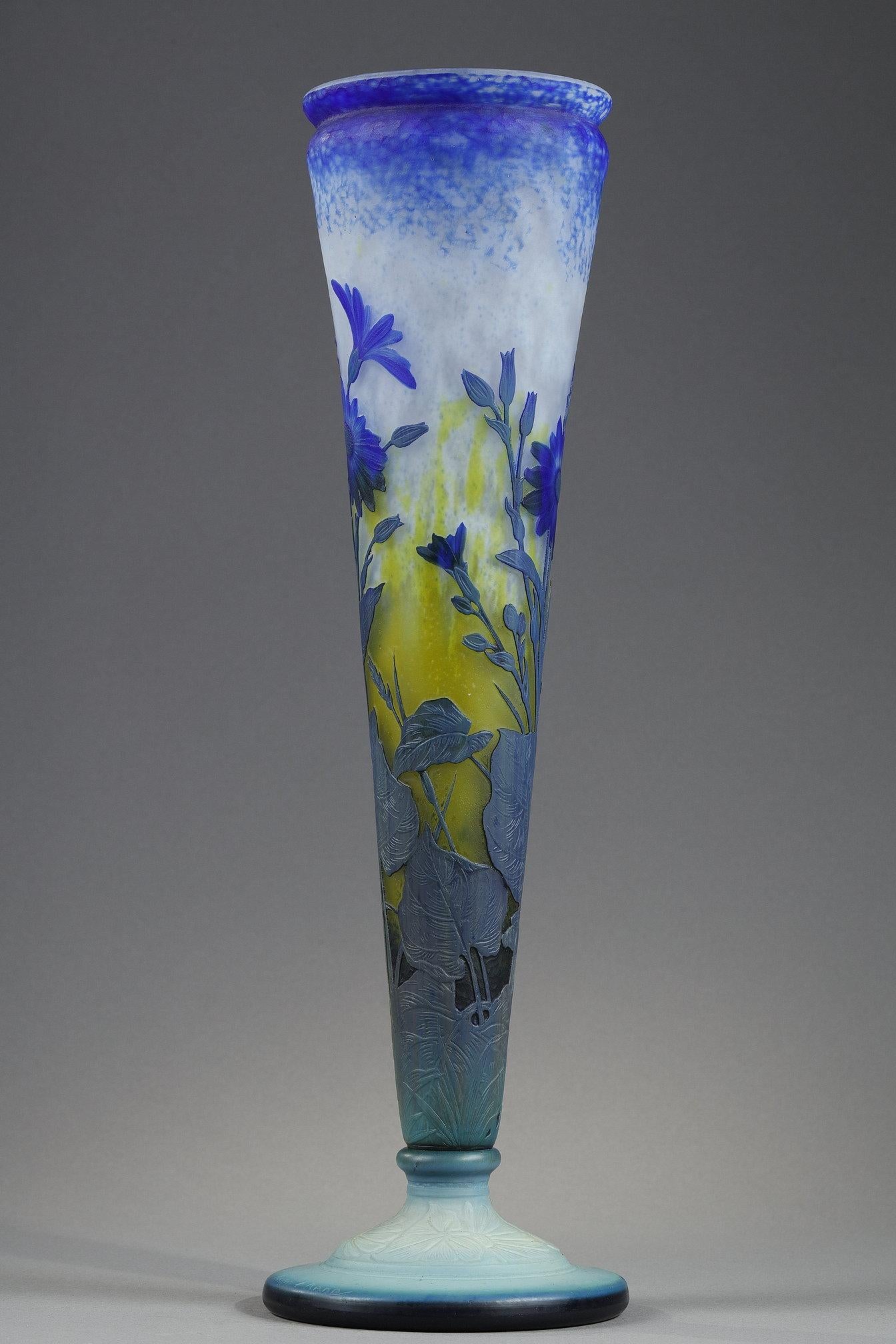 Vase with Asters For Sale 8