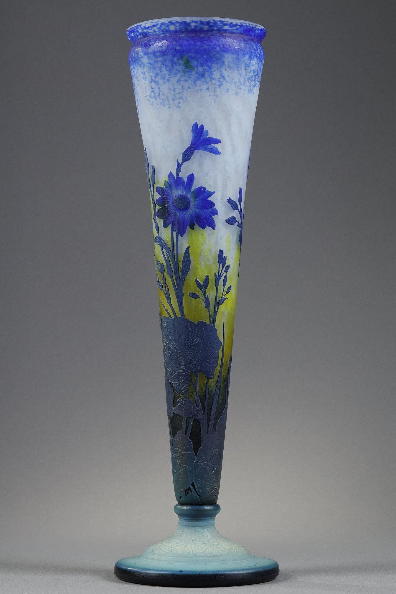 Vase with Asters For Sale 9