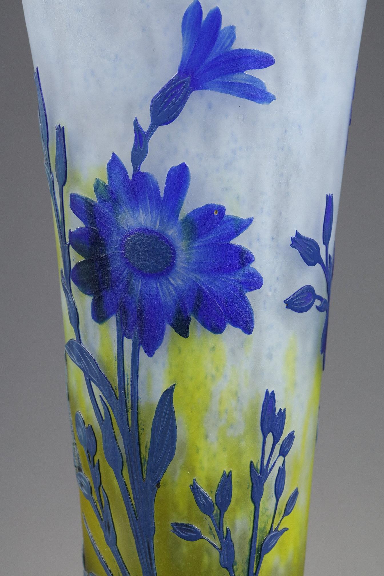 Vase with Asters For Sale 10
