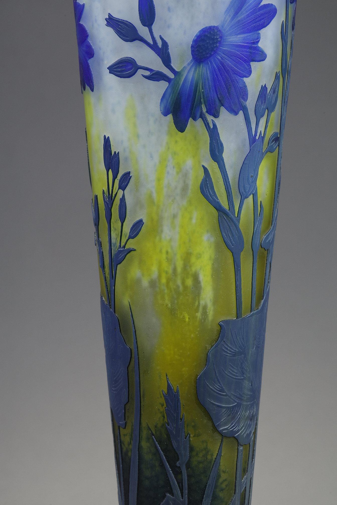 Vase with Asters For Sale 11