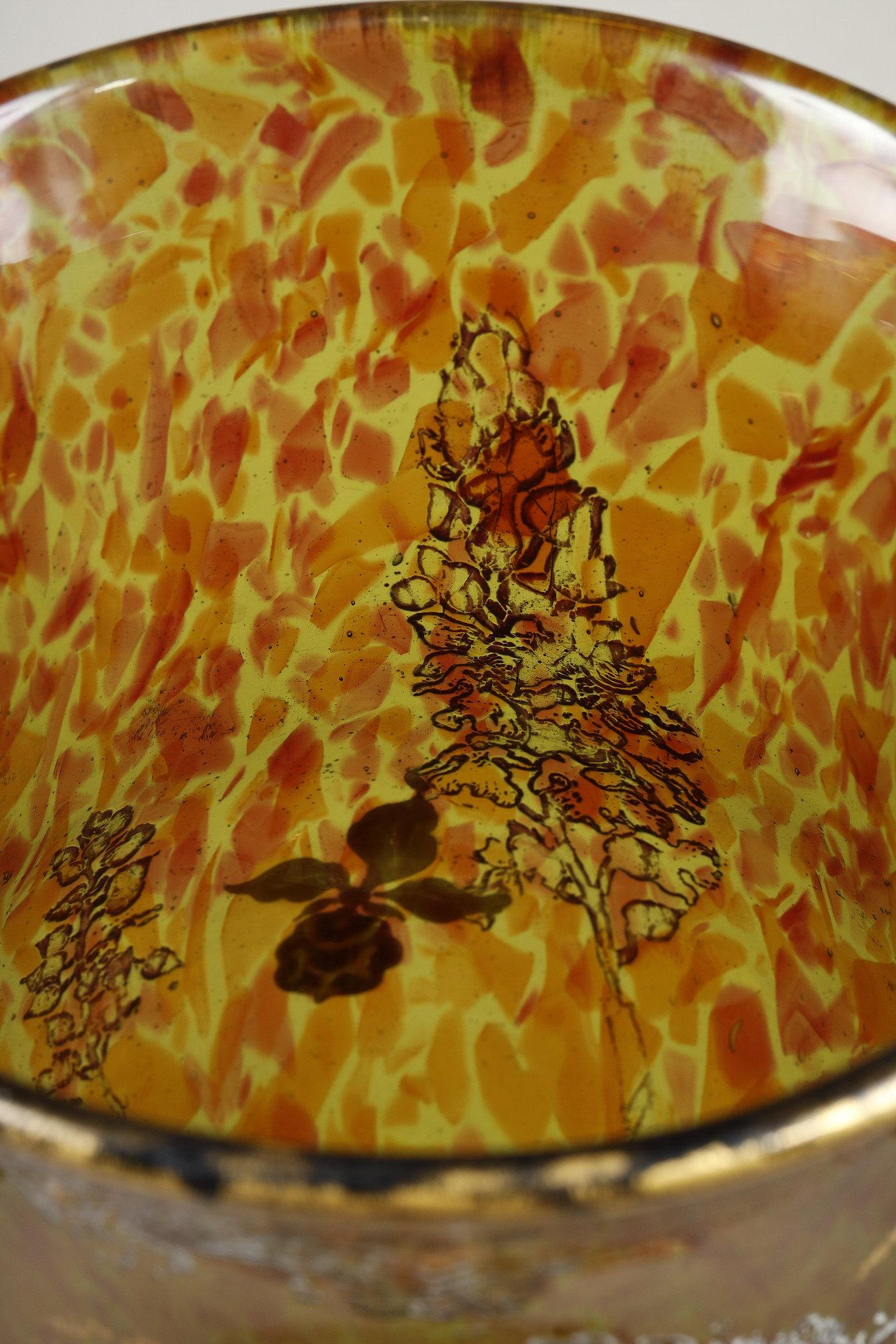 Cristallerie – Vase with Lady's Slipper For Sale 2