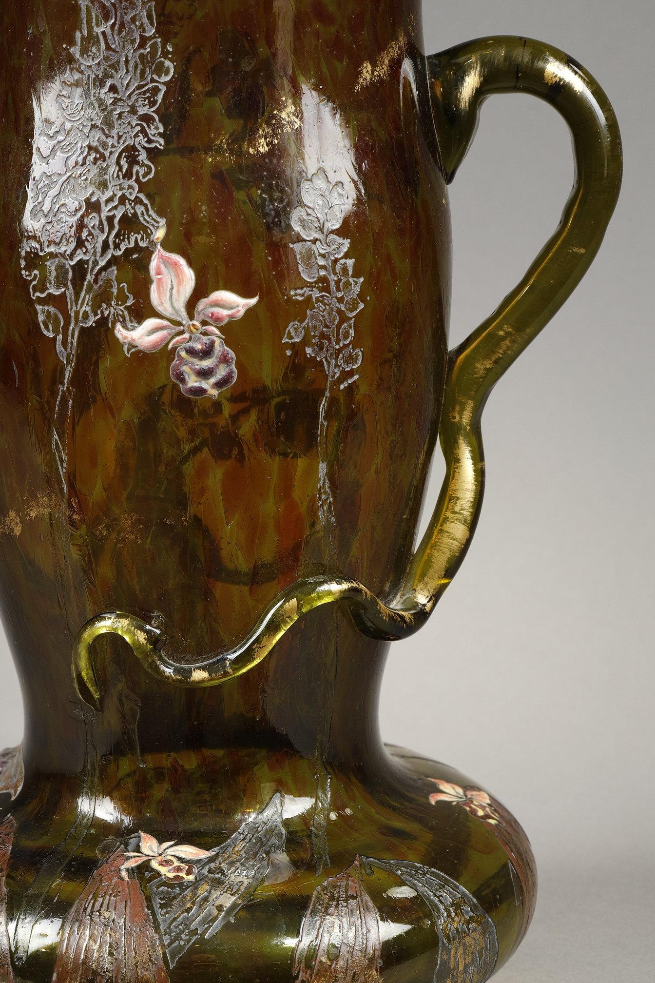 Cristallerie – Vase with Lady's Slipper For Sale 4