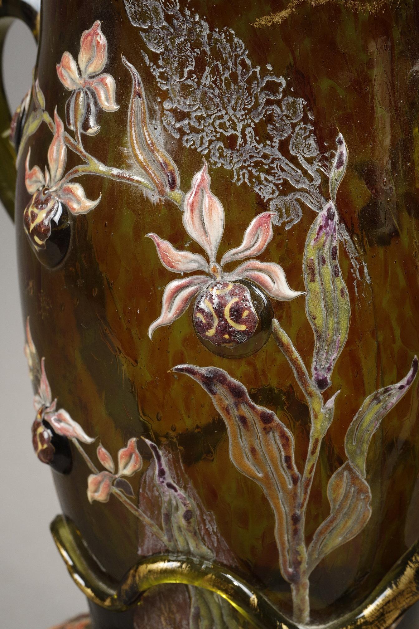 Cristallerie – Vase with Lady's Slipper For Sale 9