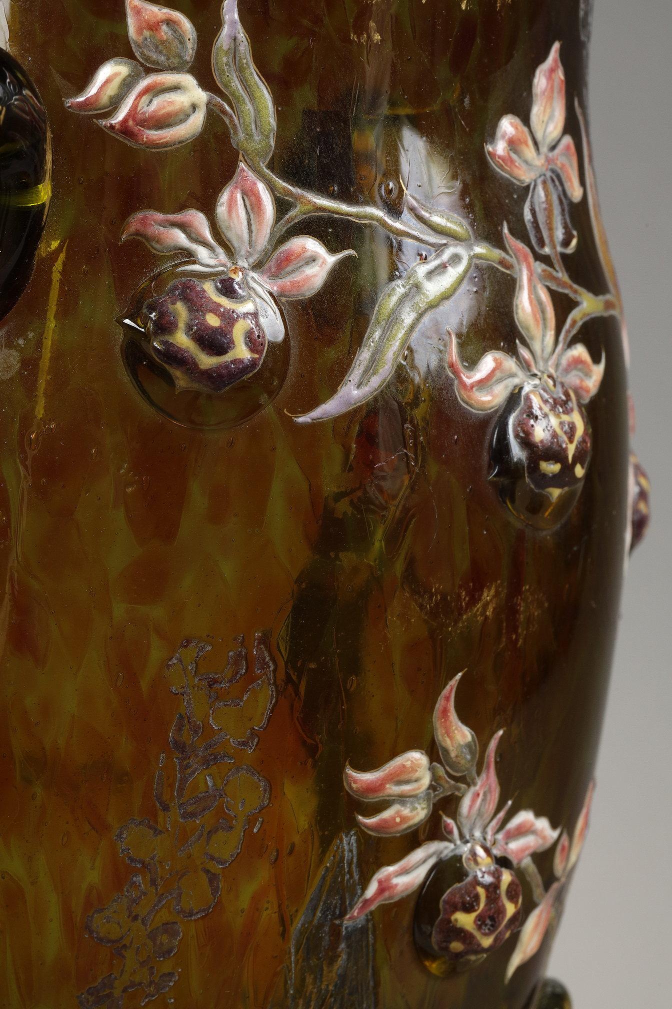 Cristallerie – Vase with Lady's Slipper For Sale 6
