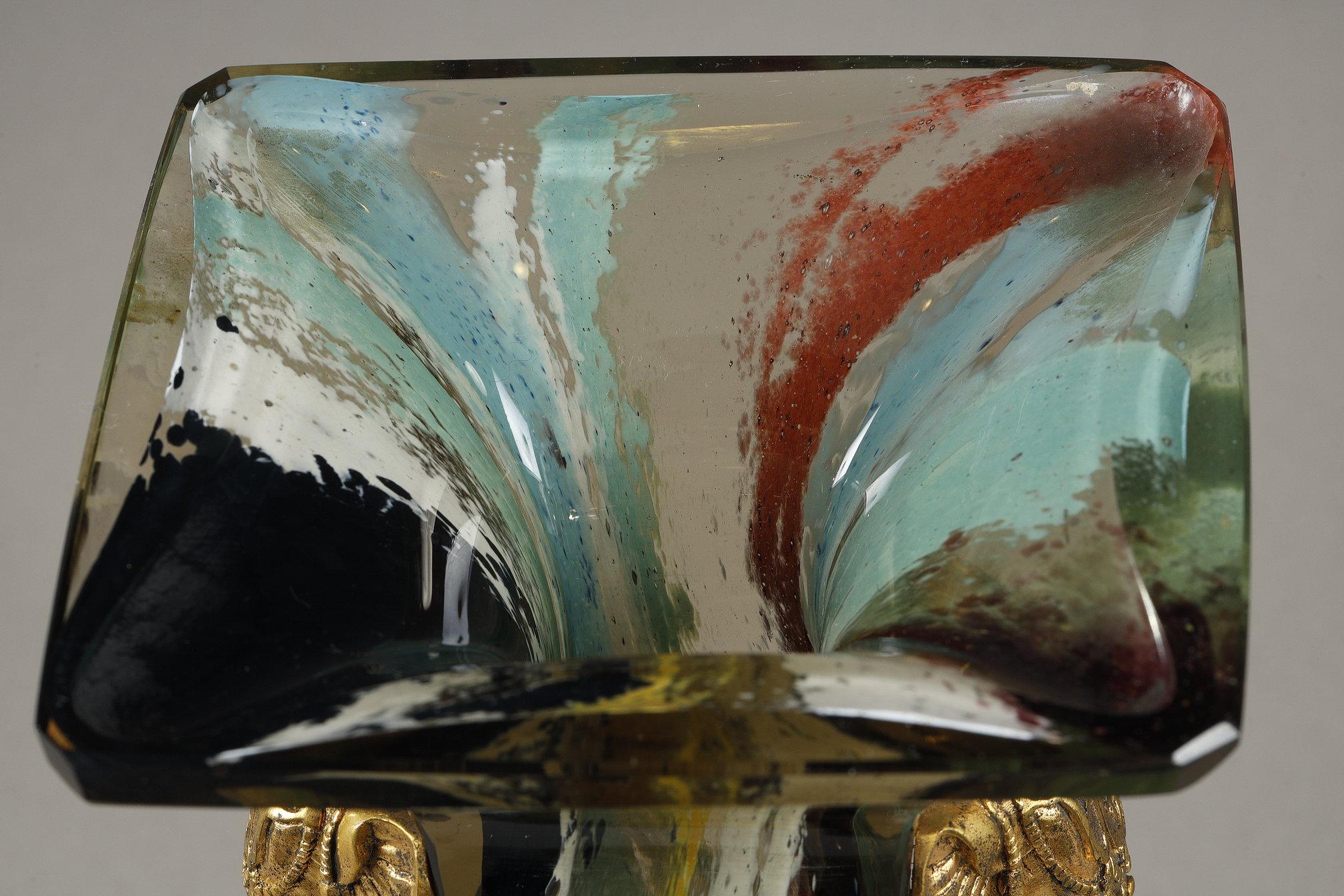Vase with Elephant heads For Sale 2