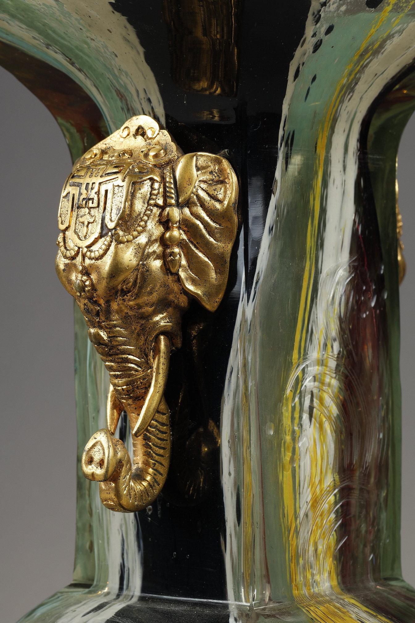 Vase with Elephant heads For Sale 5