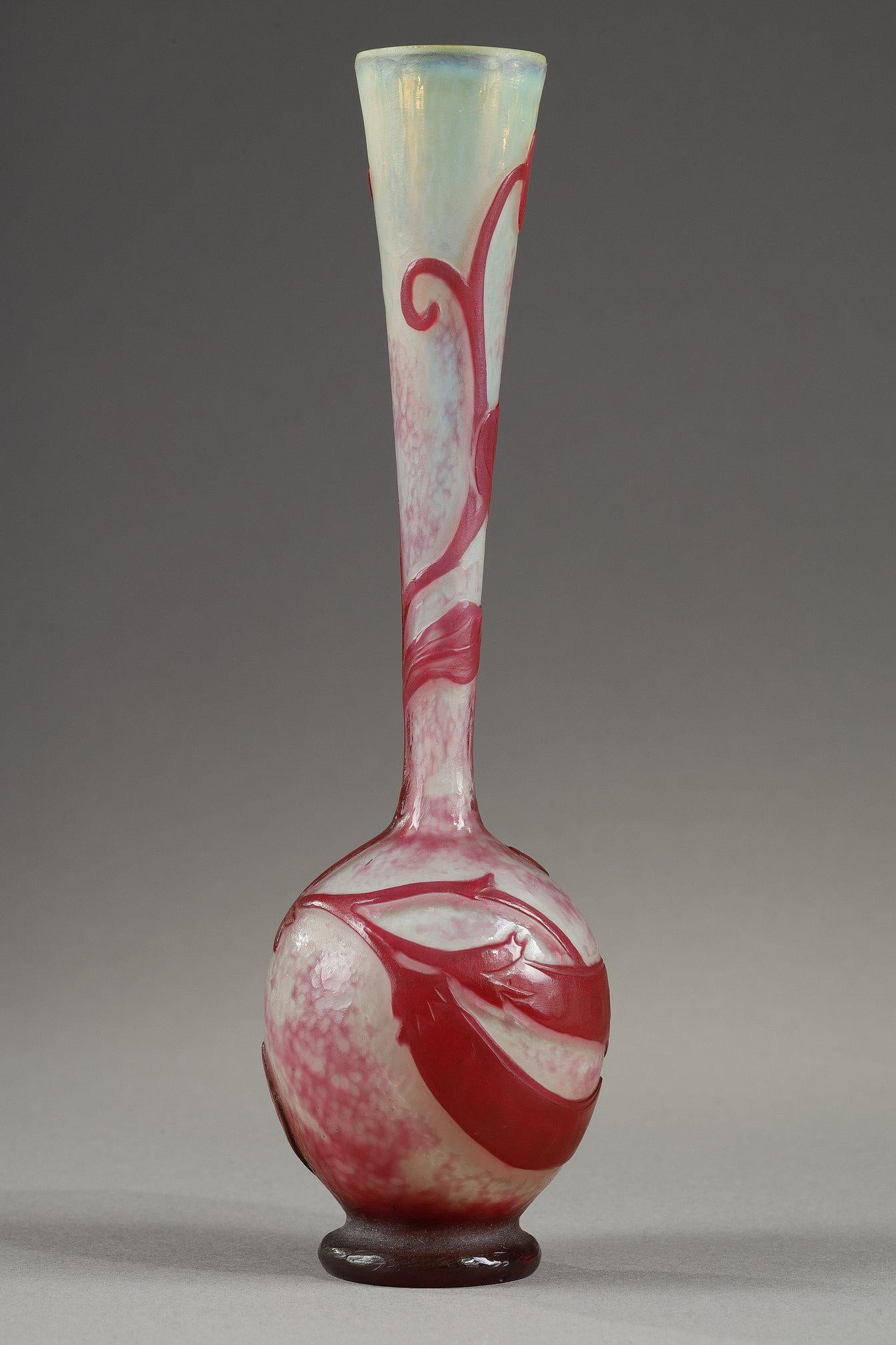 Vase with Sweet peas For Sale 2