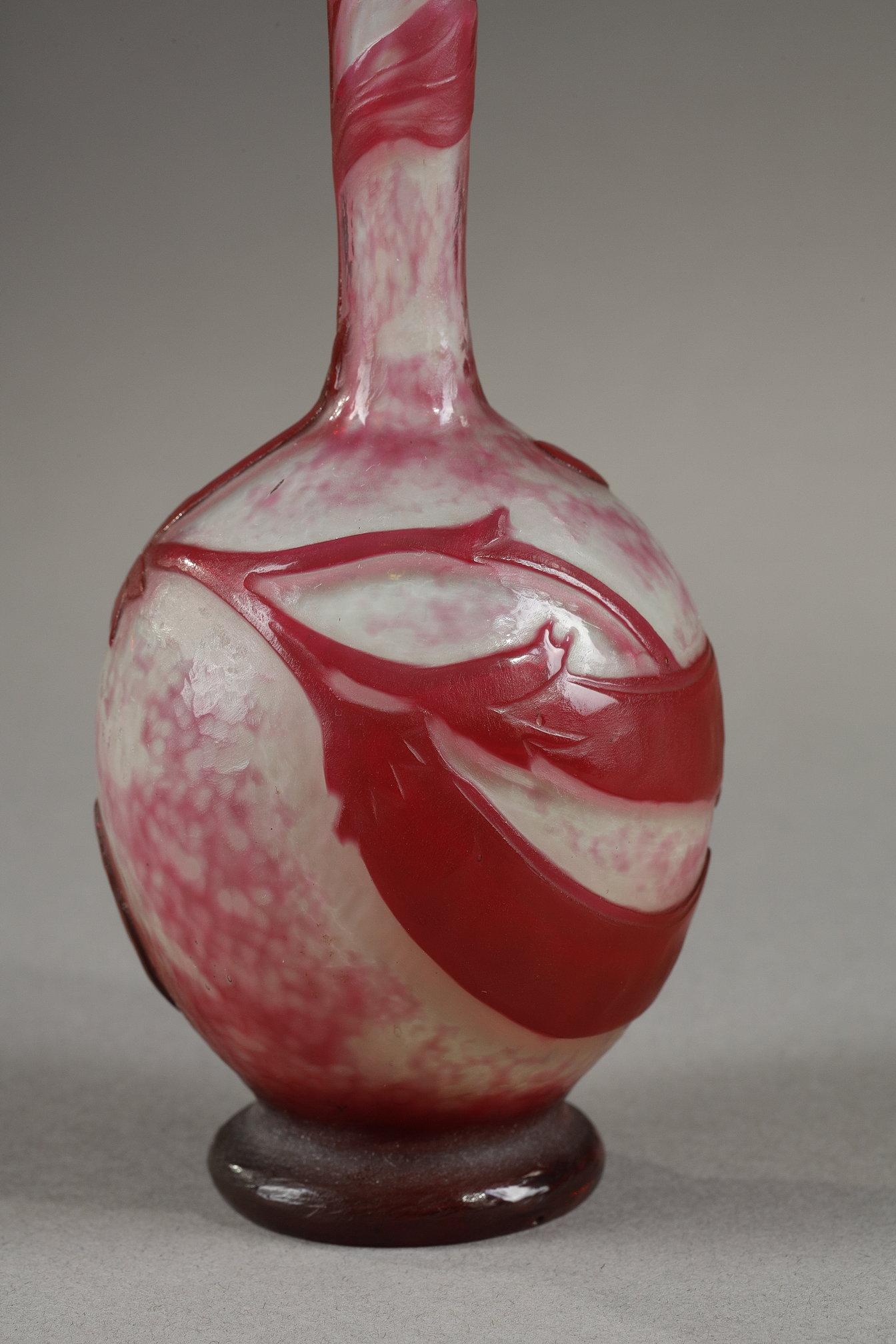 Vase with Sweet peas For Sale 3