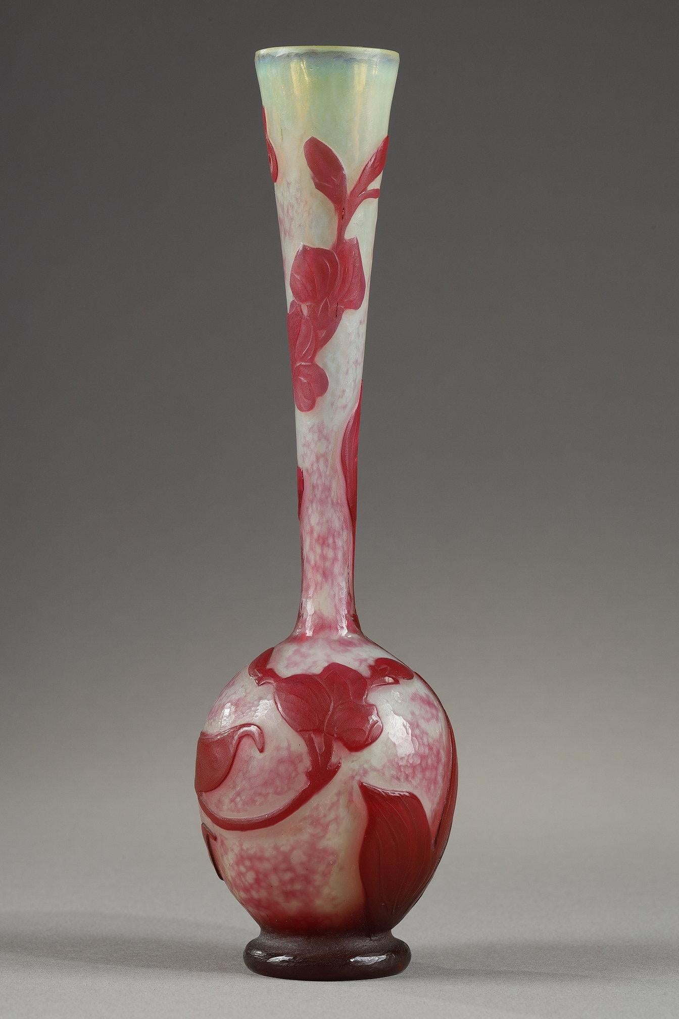 Vase with Sweet peas For Sale 6
