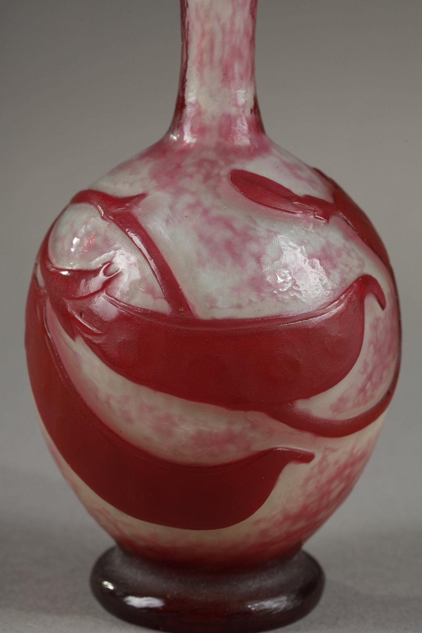 Vase with Sweet peas For Sale 5