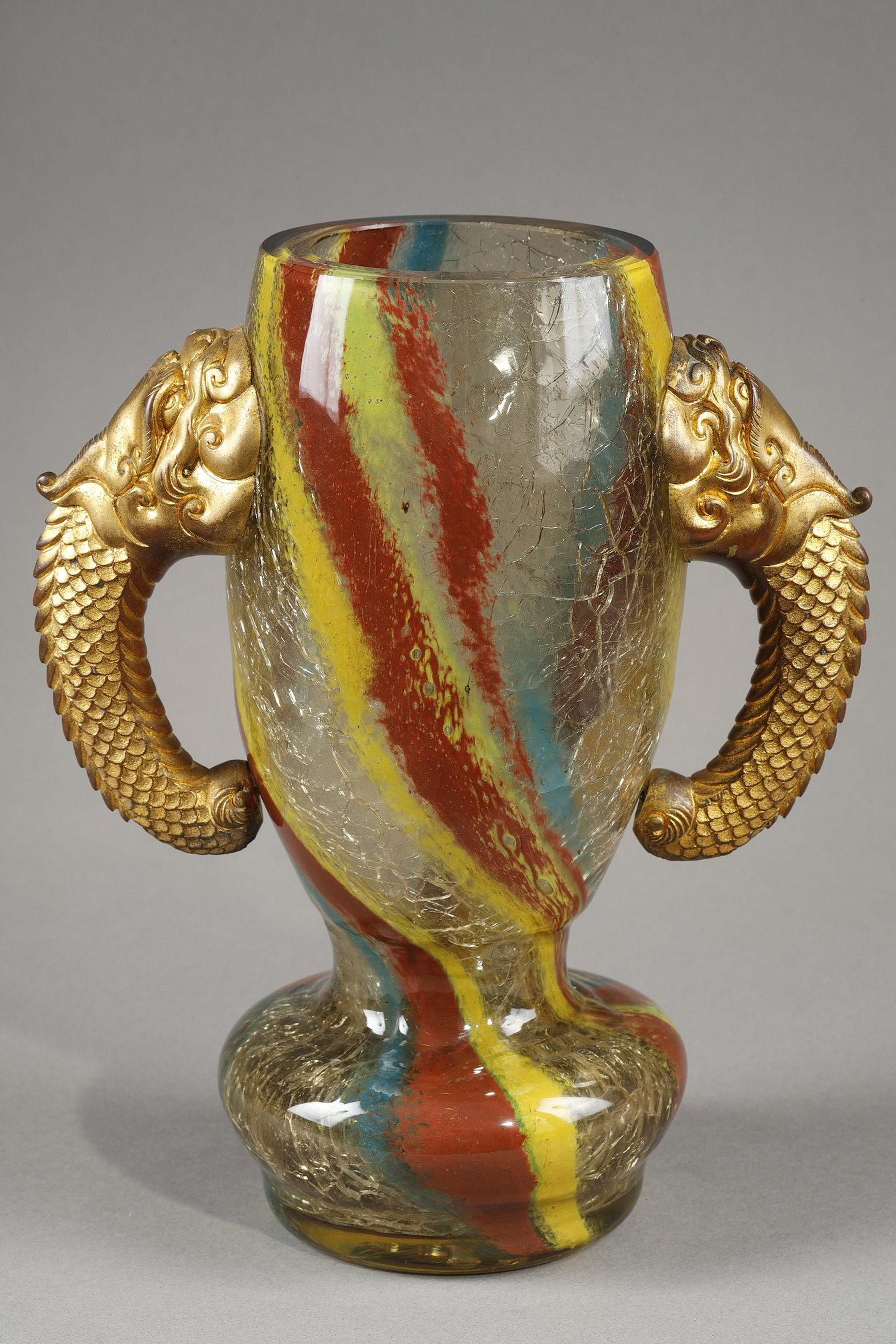 Vase avec têtes de dragon
attribuée à
Eugène ROUSSEAU (1827-1890) 
et Ernest LEVEILLE (1841-1913)

Vase en verre soufflé et craquelé,
Décoré de taches polychromes dans le verre
Flanquée de têtes de dragon en bronze doré
non signé

Parfait