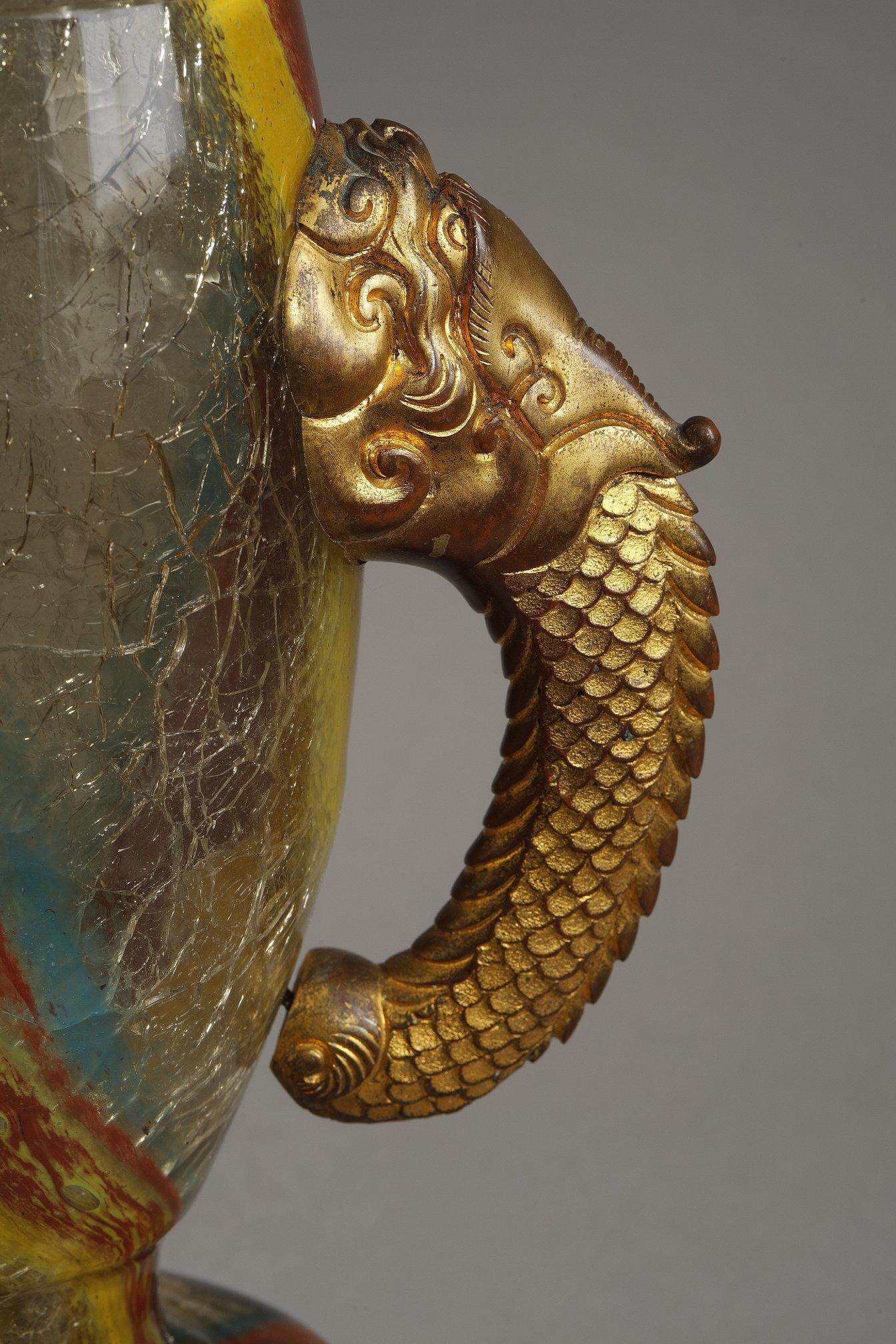 Vase avec têtes de dragon en vente 6