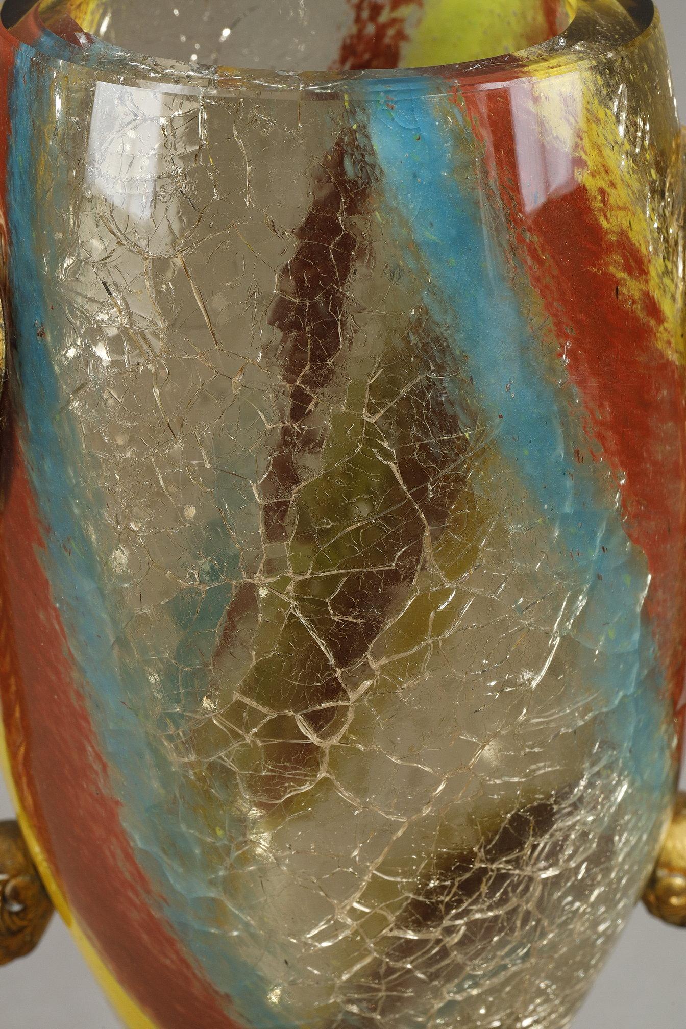 Vase avec têtes de dragon en vente 12