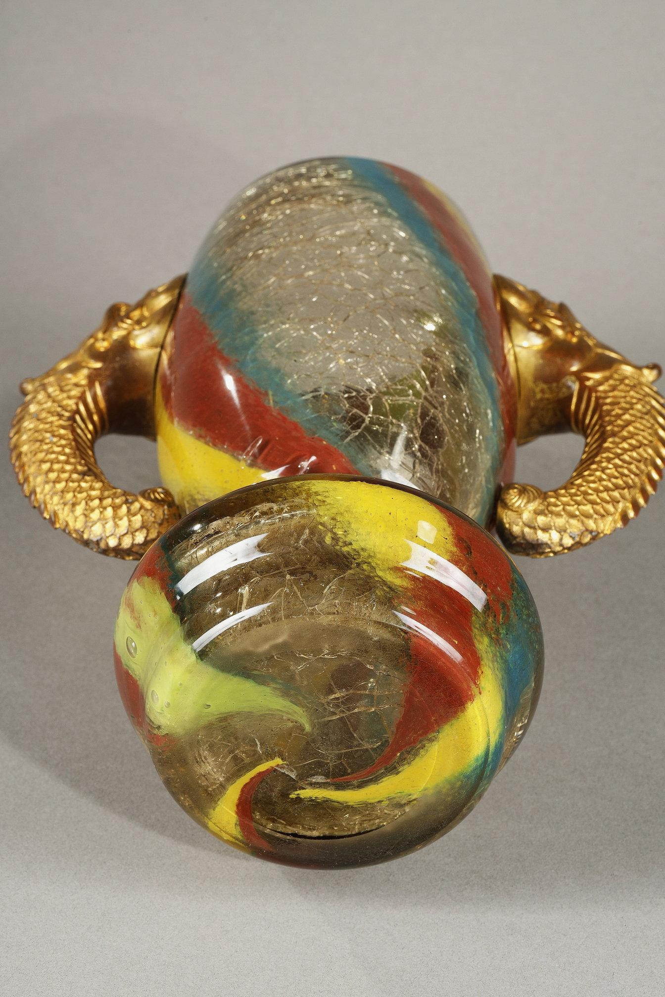 Vase avec têtes de dragon en vente 14