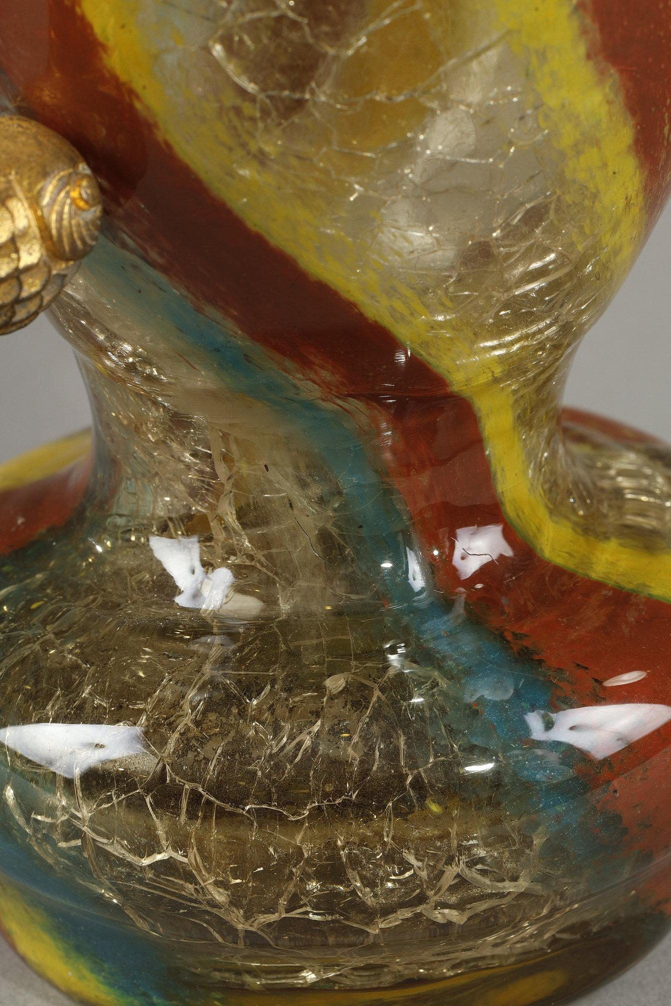 Vase avec têtes de dragon en vente 10