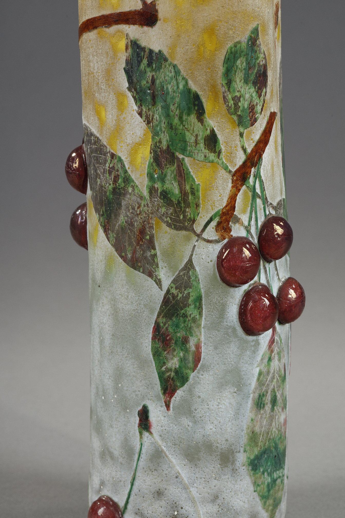 Vase avec cerises en vente 1