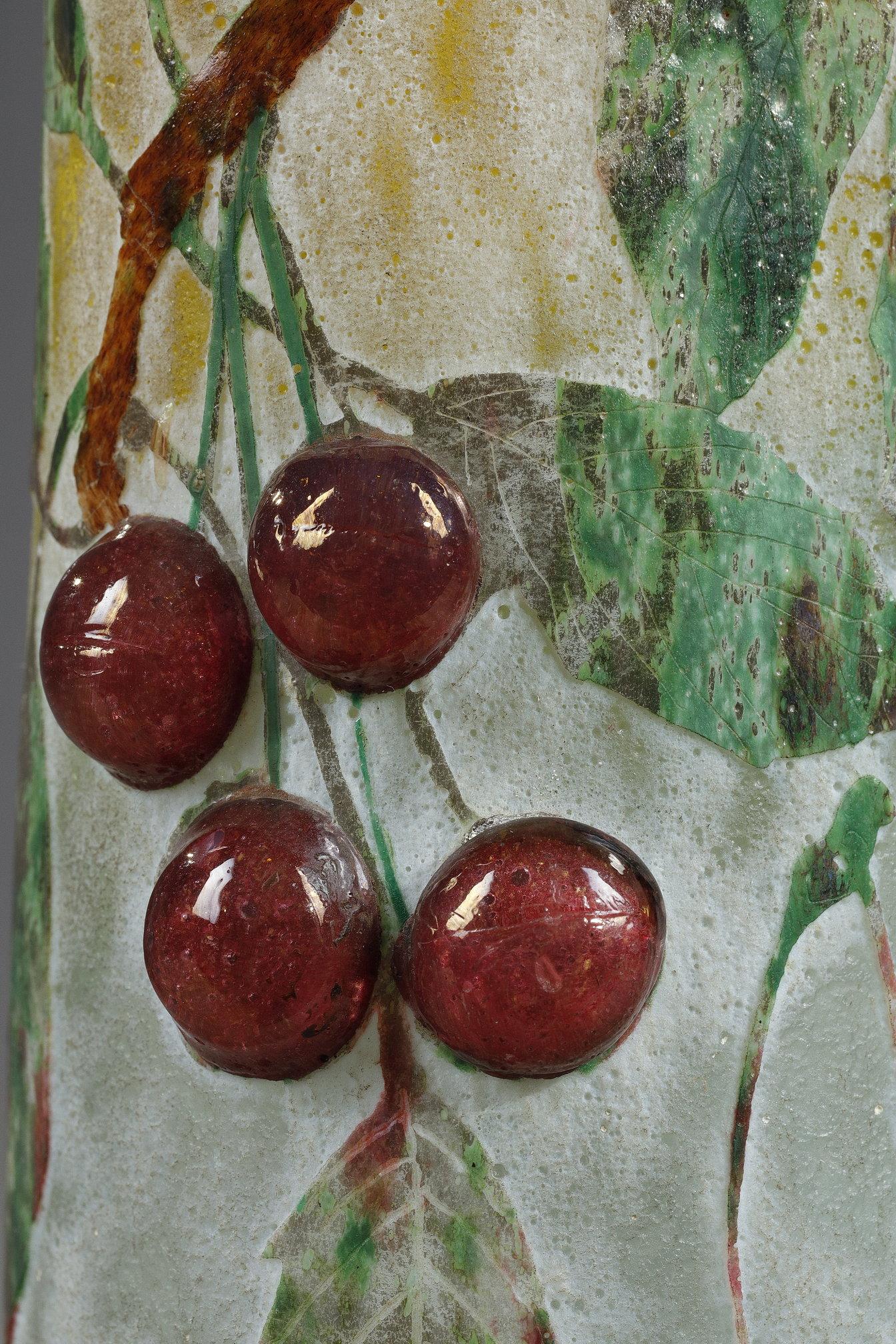 Vase avec cerises en vente 6