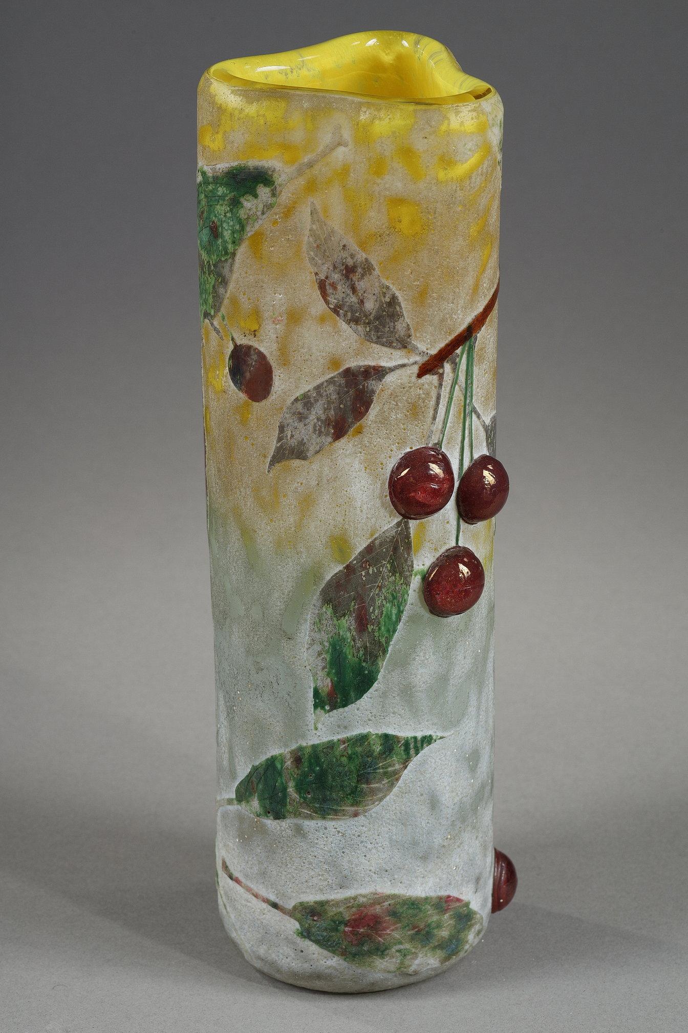 Vase avec cerises en vente 11