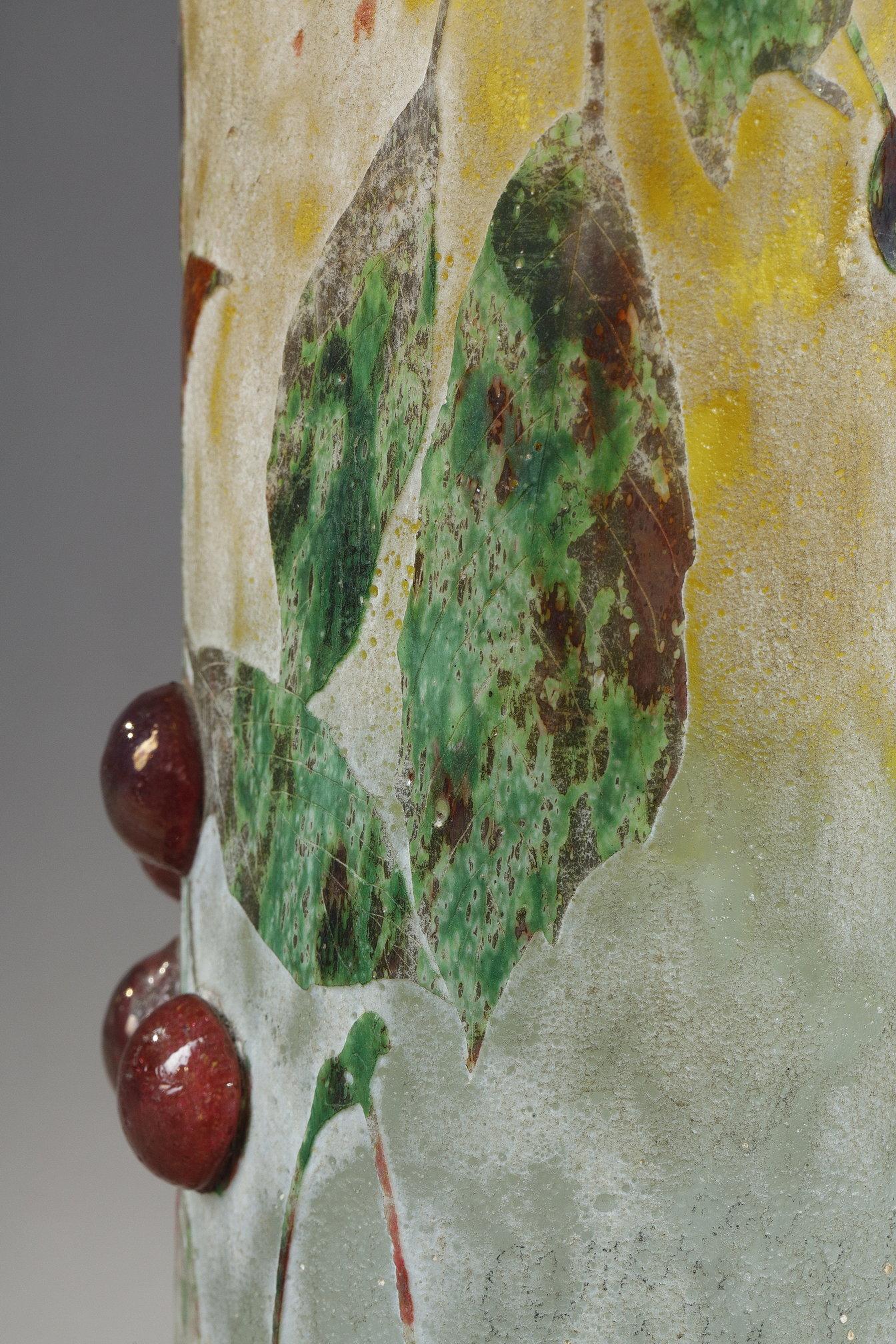 Vase avec cerises en vente 10