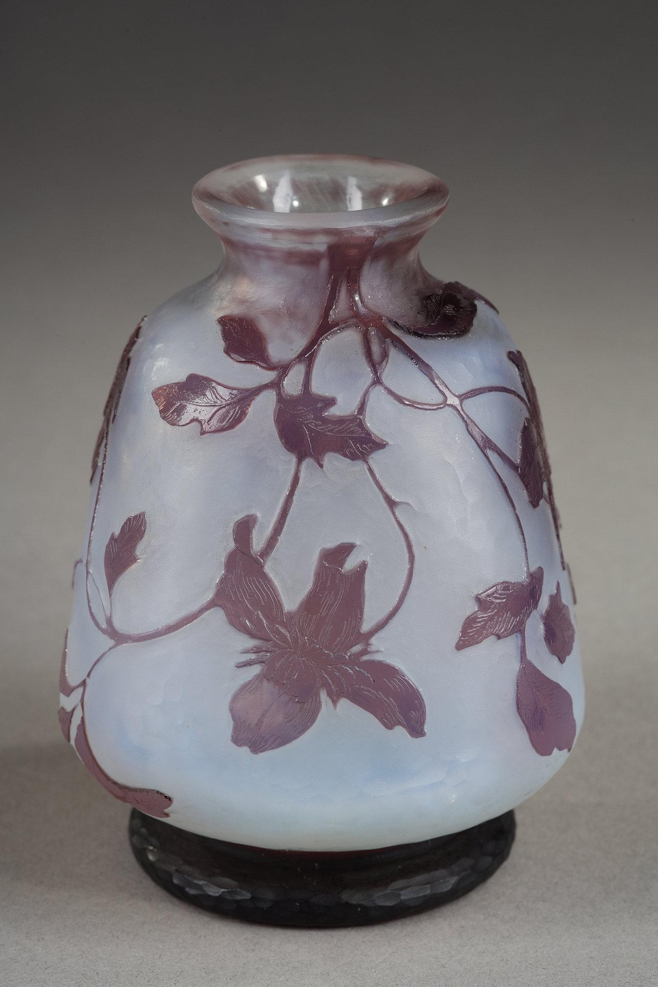 Petit vase avec clématite - Art nouveau Art par Daum