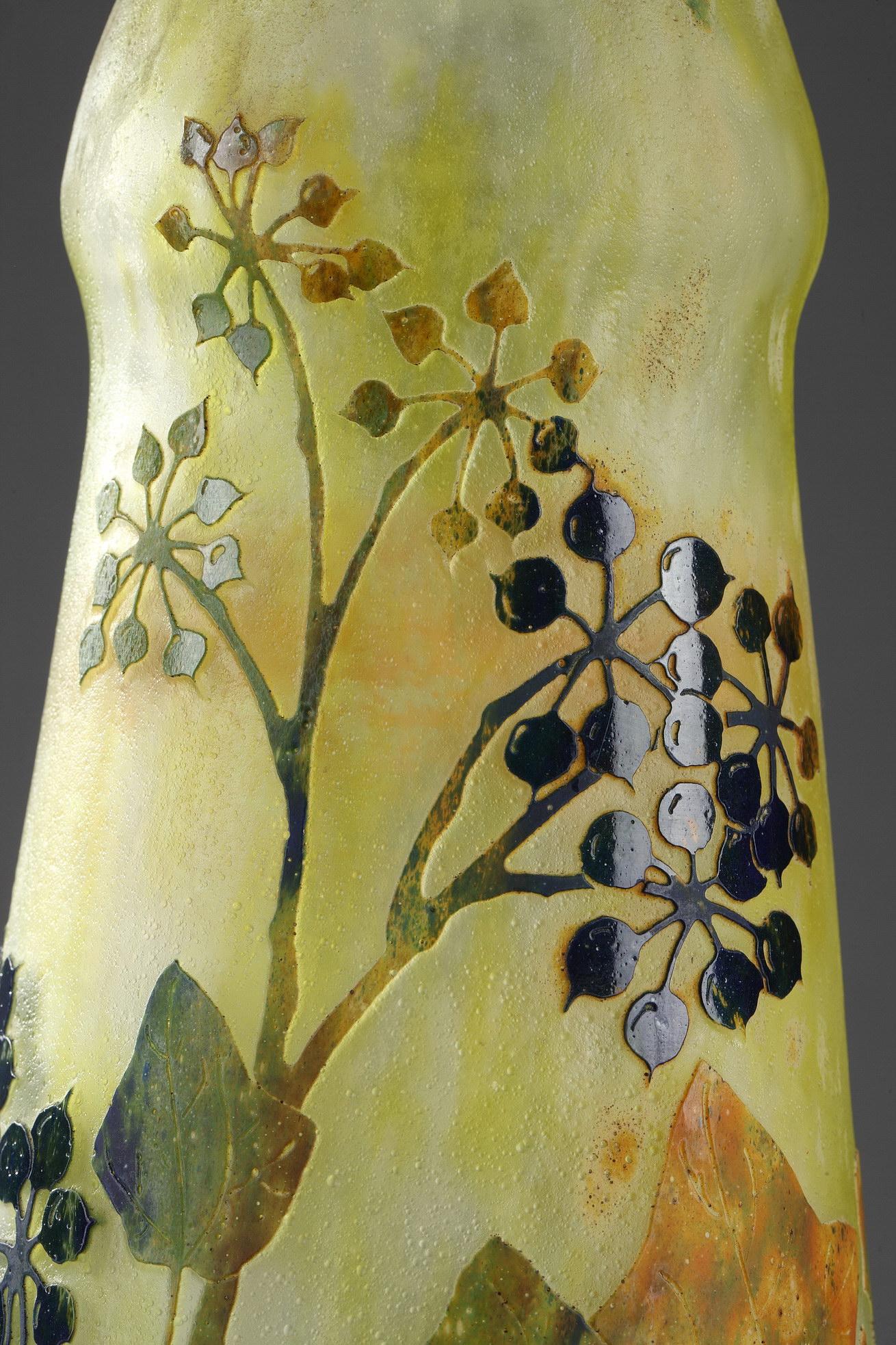 Vase à baies de lierre en vente 1