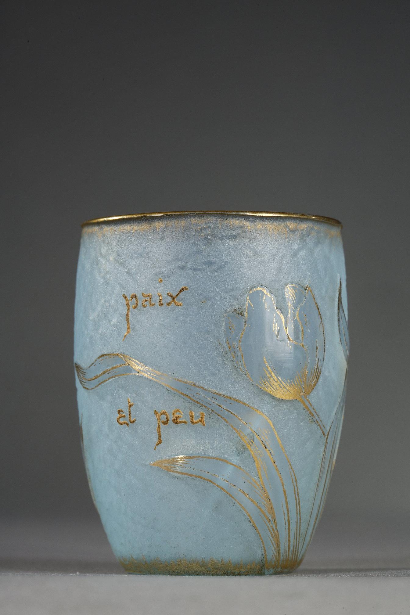 Small glass goblet with Tulips - Art by Daum