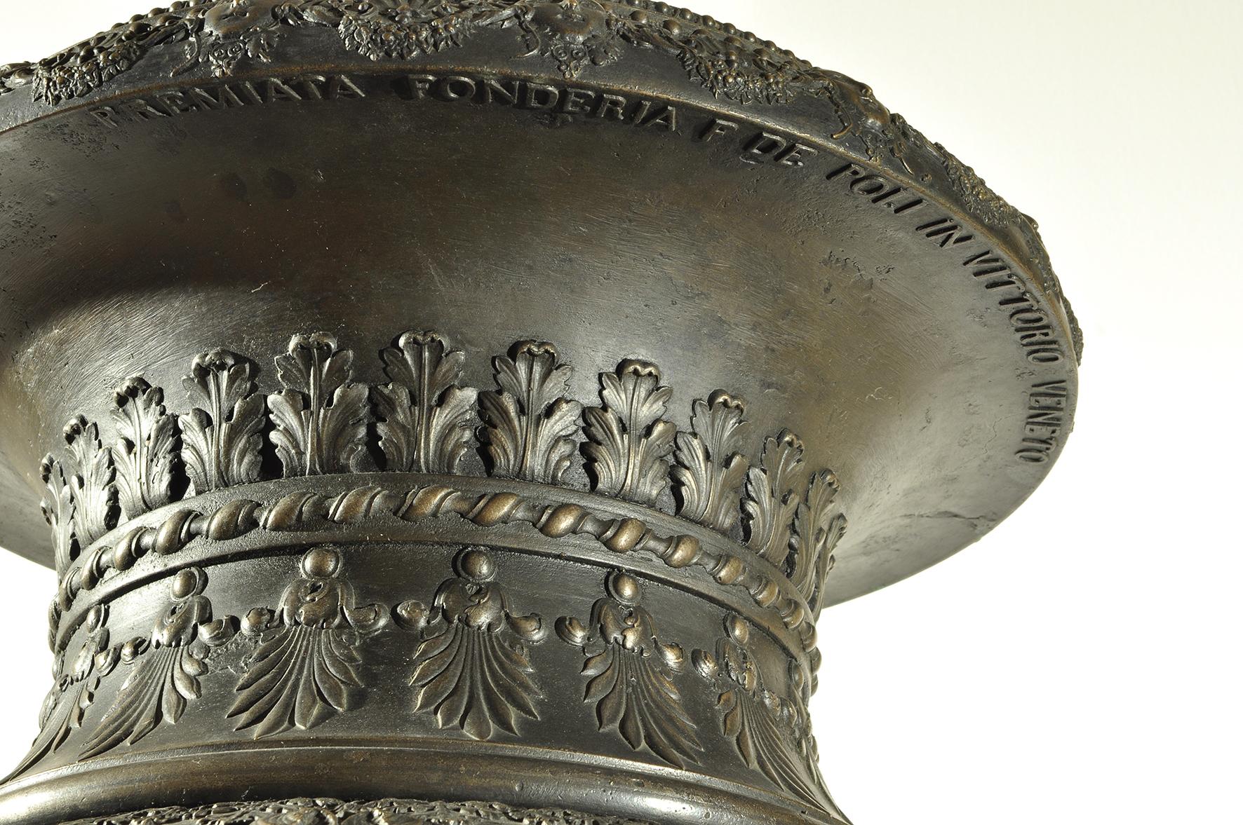AWARDED FOUNDRY F. DE POLI IN VITTORIO VENETO
Pair of large decorative vases, 1927
Bronze, height 100 cm
One of the two dated 