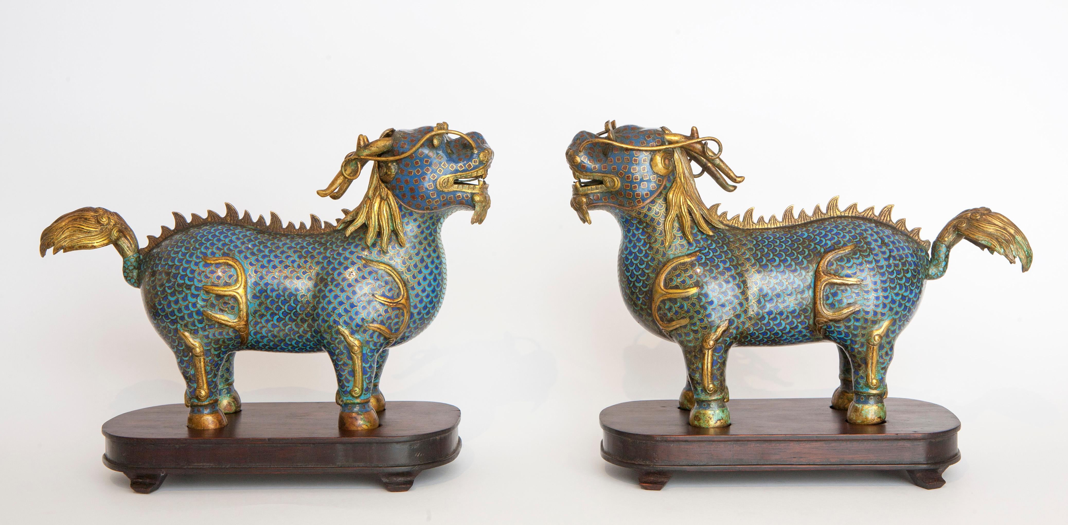 Qilin couple
Made of cloisonné and resting on wooden bases

Qing Dynasty,  Jiaqing Emperor Period (1760-1820)
Dimensions cm: 20 height x 31 length x 9 depth (dimensions with base 31x24x13 cm)

A fantastic animal or Chinese unicorn, it is initially