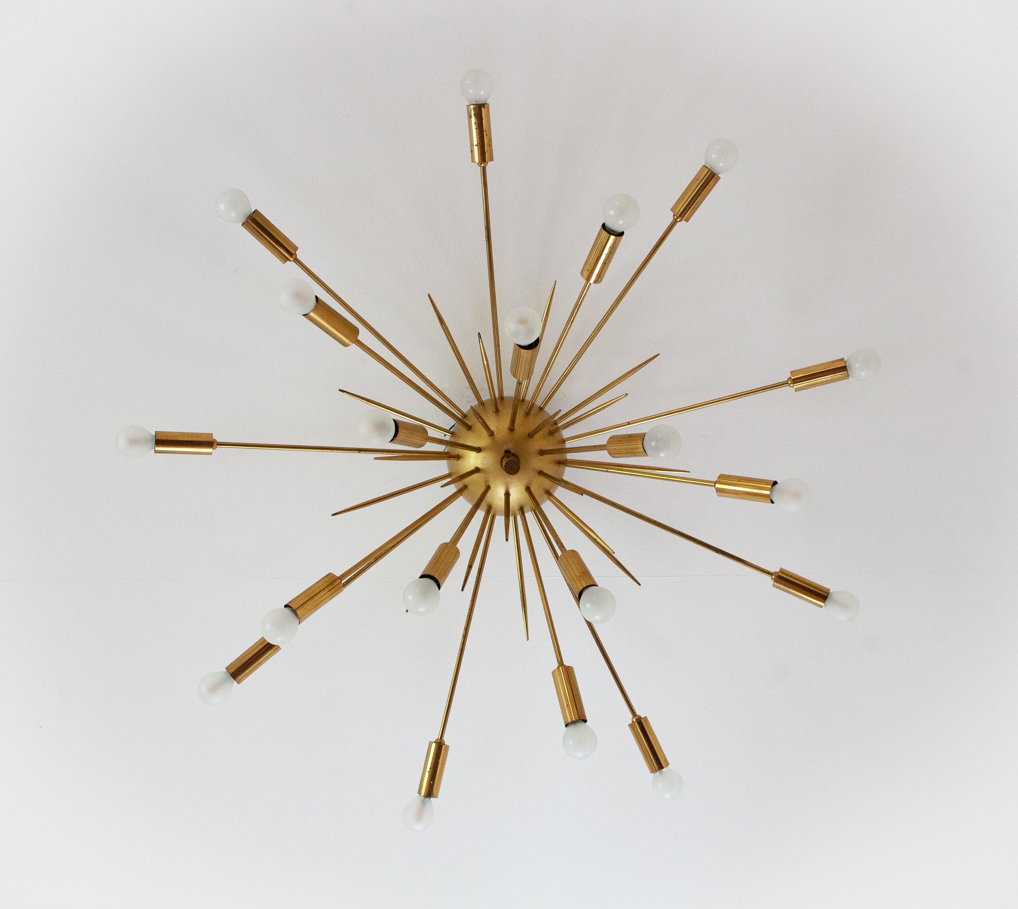 Sputnik model chandelier
Made of brass with 19 lights
1950s production for Stilnovo
Bulbs: 19 E14 6w, 2700k
