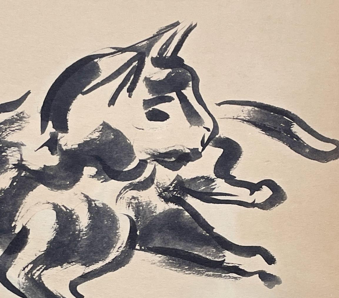 Délicieux dessin à l'encre d'un chat se reposant, datant des années 1950. - Beige Animal Art par Harold Haydon