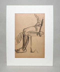 Studio di figura moderna degli anni '30 finemente disegnato, modello di nudo maschile seduto - gamba e piede