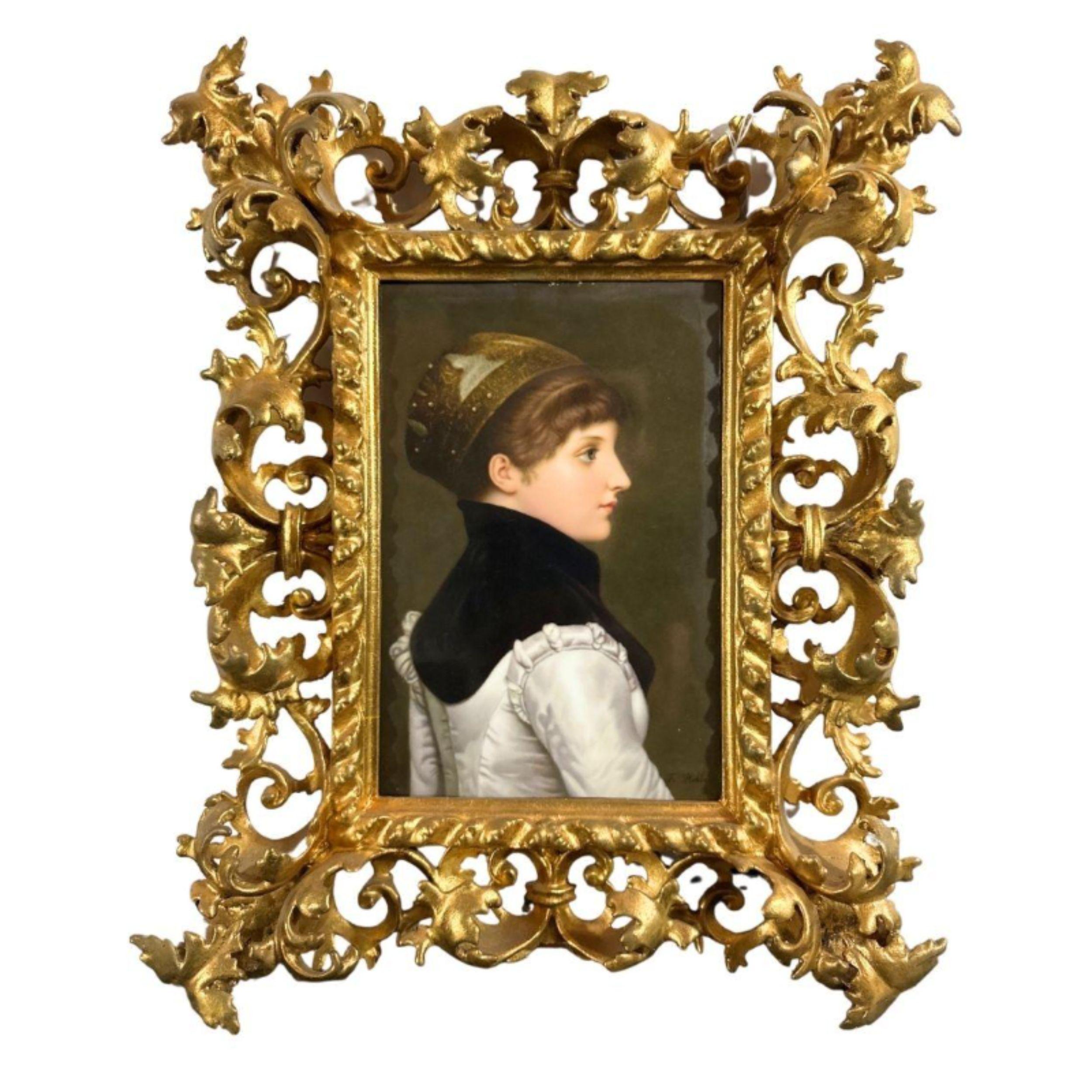 KPM Porcelain Plaque - Femme correcte avec cadre en bois sculpté et doré en vente 4