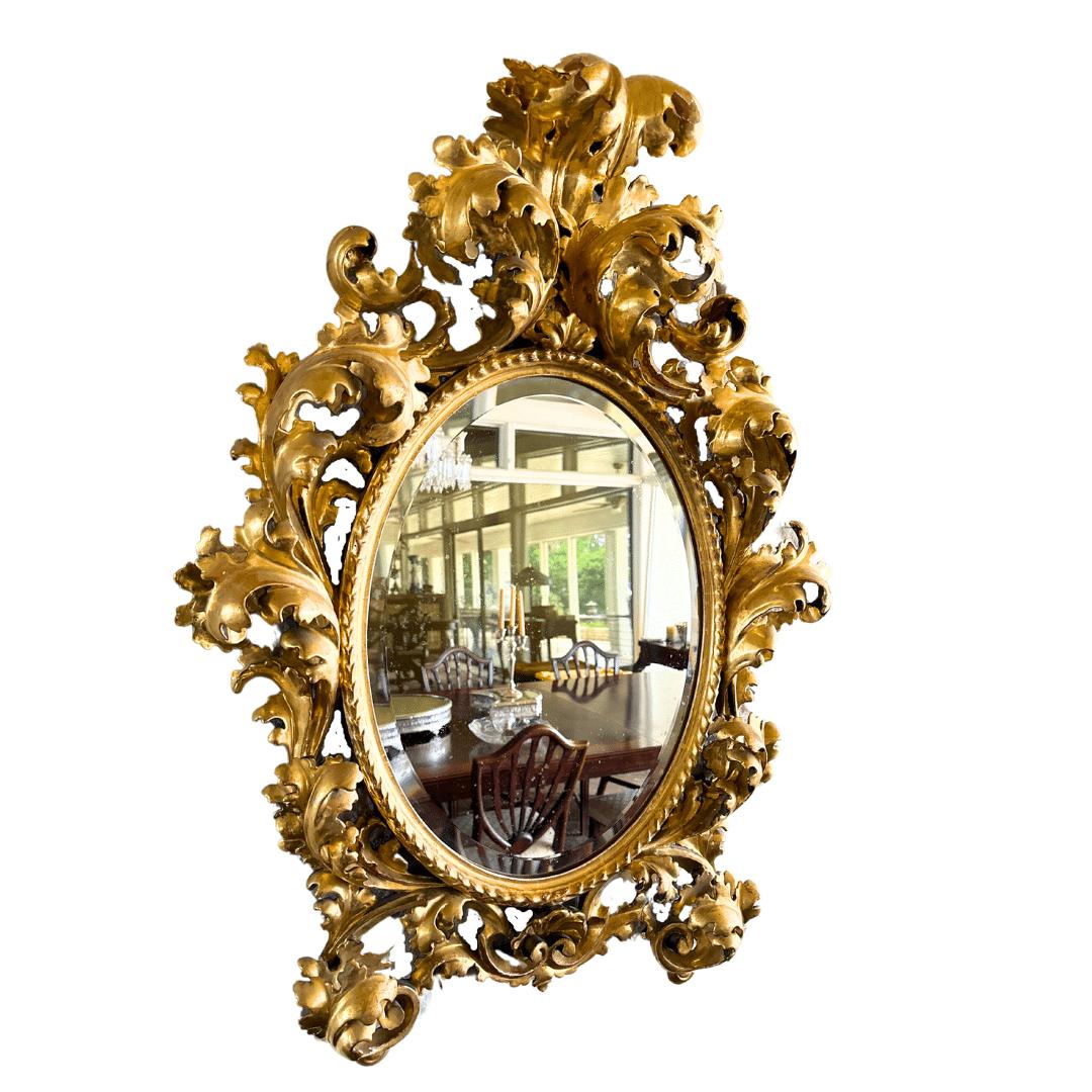 Ein Paar italienische geschnitzte vergoldete Wood Antique Frames um 1755 im Angebot 1