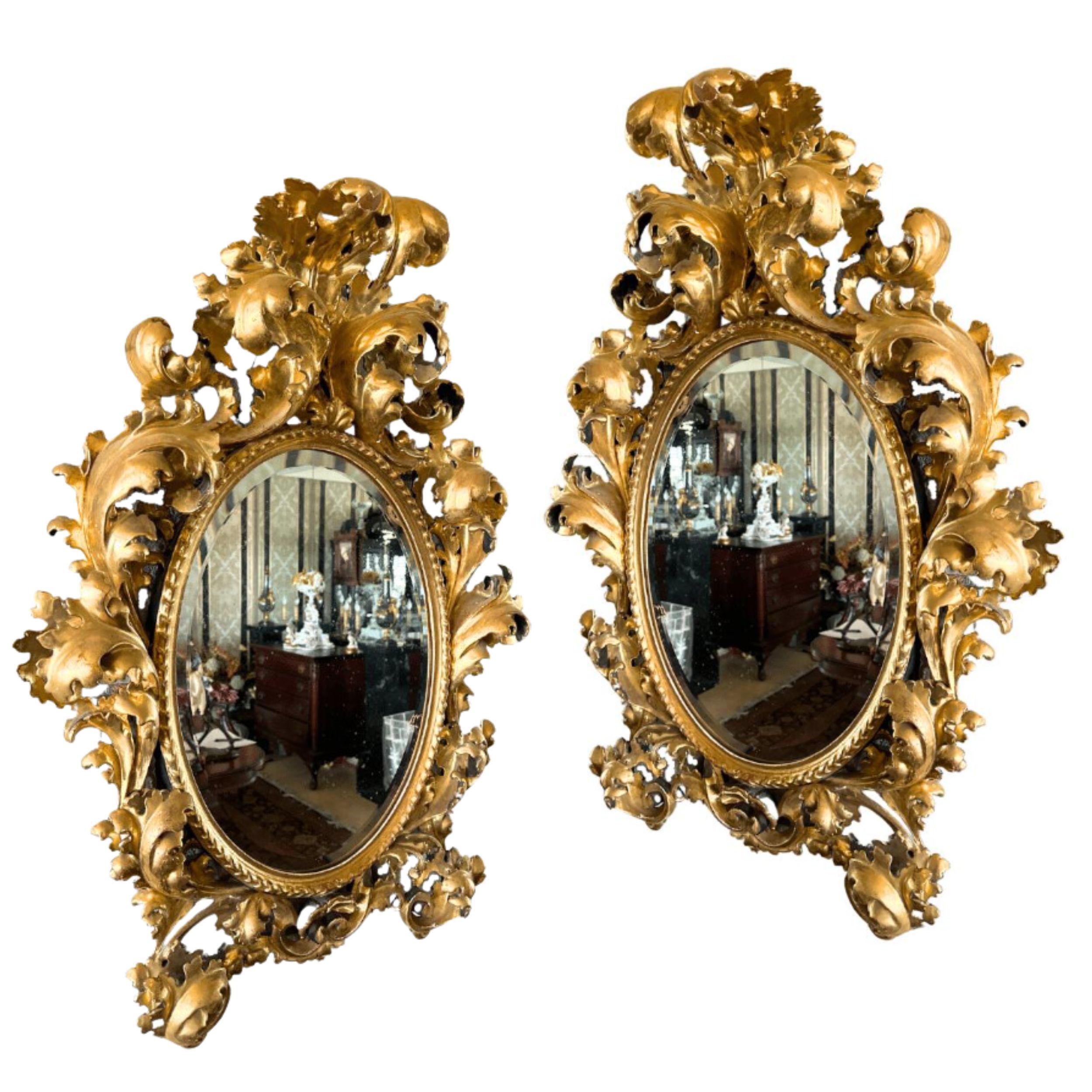 Ein Paar italienische geschnitzte vergoldete Wood Antique Frames um 1755 – Art von Unknown